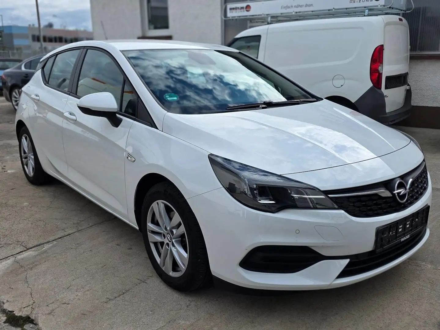 Opel Astra Astra 1.2 * PDC Vo+Hi * KAM * LED * Stzhg * Weiß - 1
