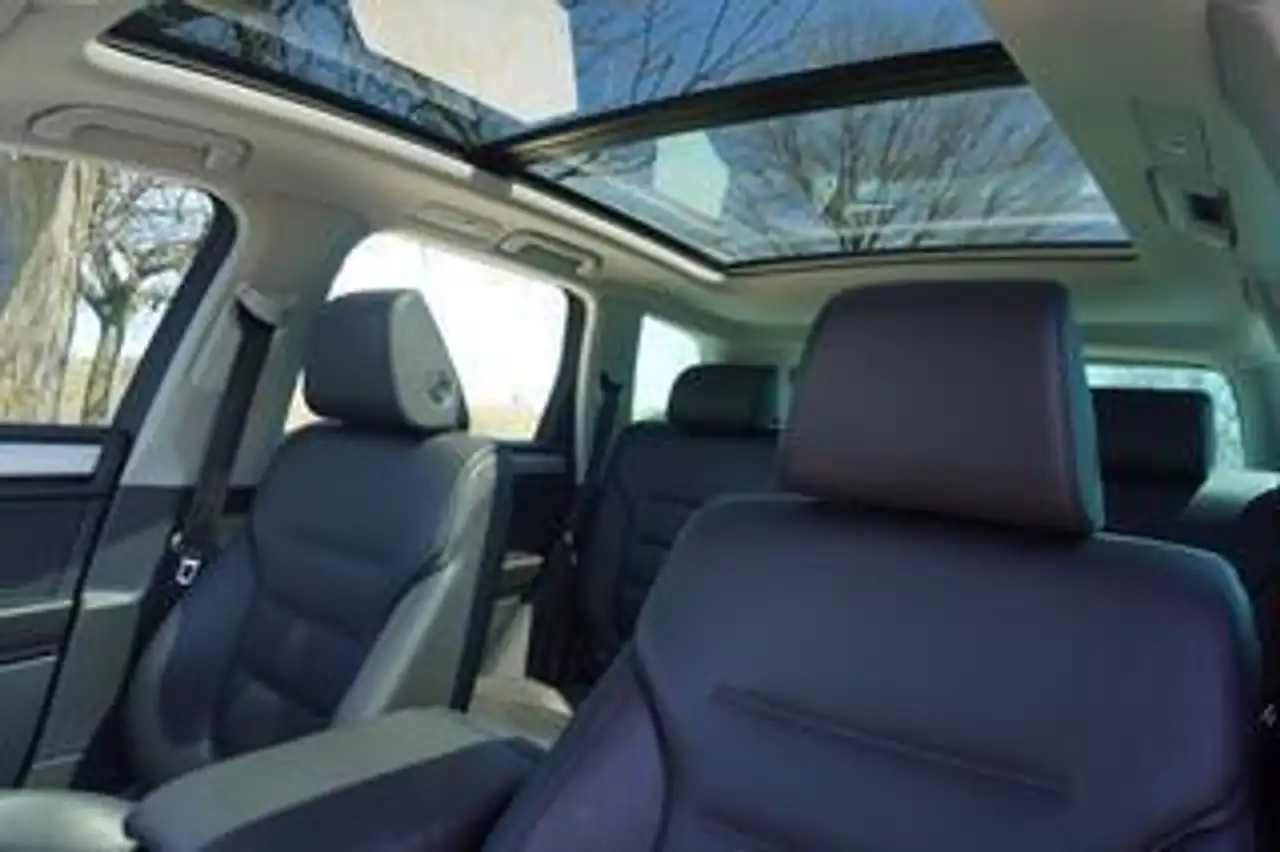 Volkswagen Touareg photo Volkswagen Touareg