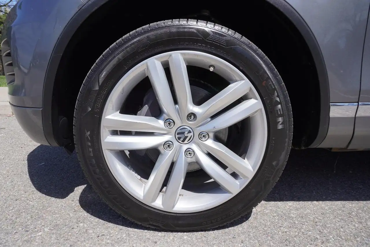 Volkswagen Touareg photo Volkswagen Touareg