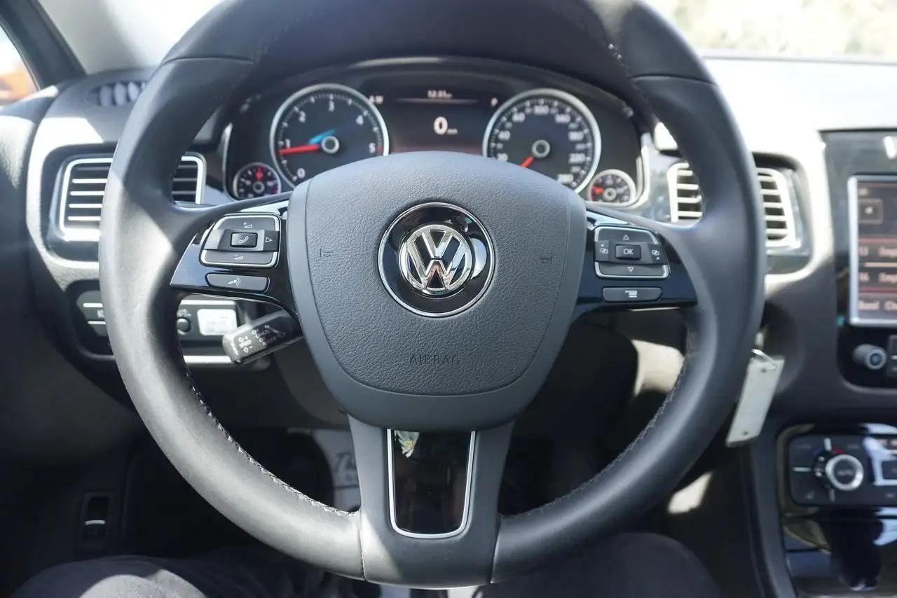 Volkswagen Touareg photo Volkswagen Touareg