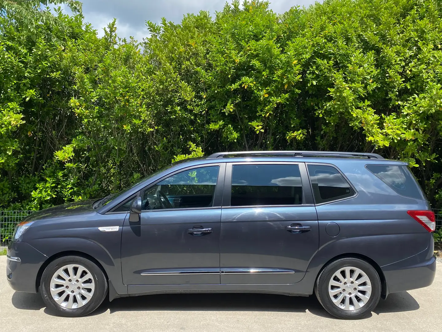 SsangYong Rodius 2.0 SV200e-XDi 2WD 155CV 7 pl CARNET NAVI CAMERA!! Gris - 2