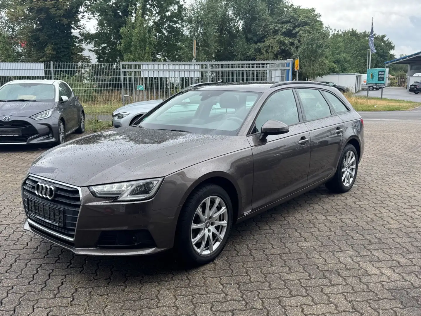Audi A4 Avant quattro*STANDHZ*PDC*SHZ*StartStop* Bruin - 1
