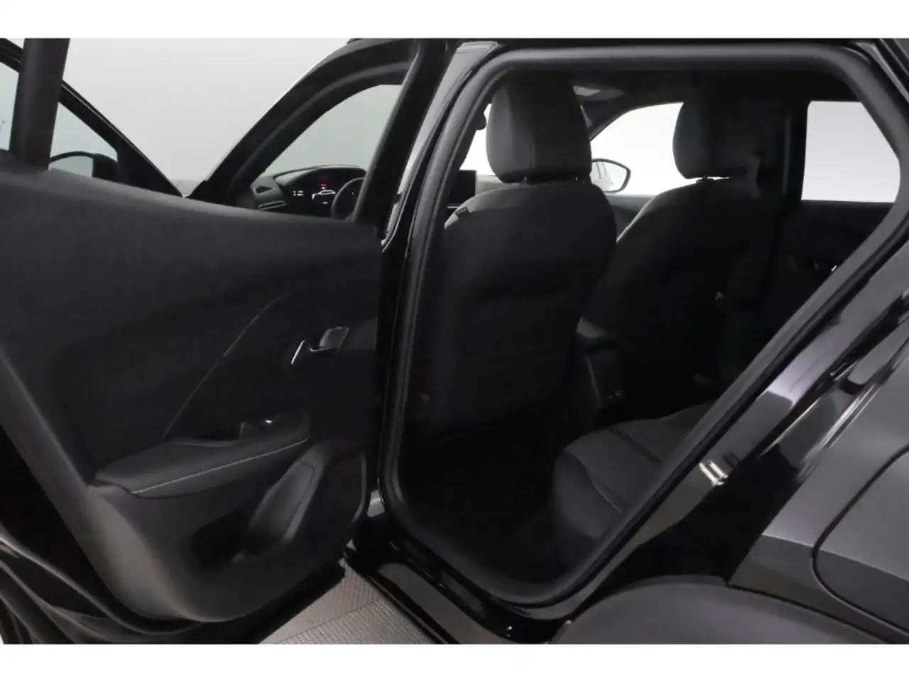Peugeot 2008 1.2PureTech 100 Allure+LED+CARPLAY+PDC+SHZ 18