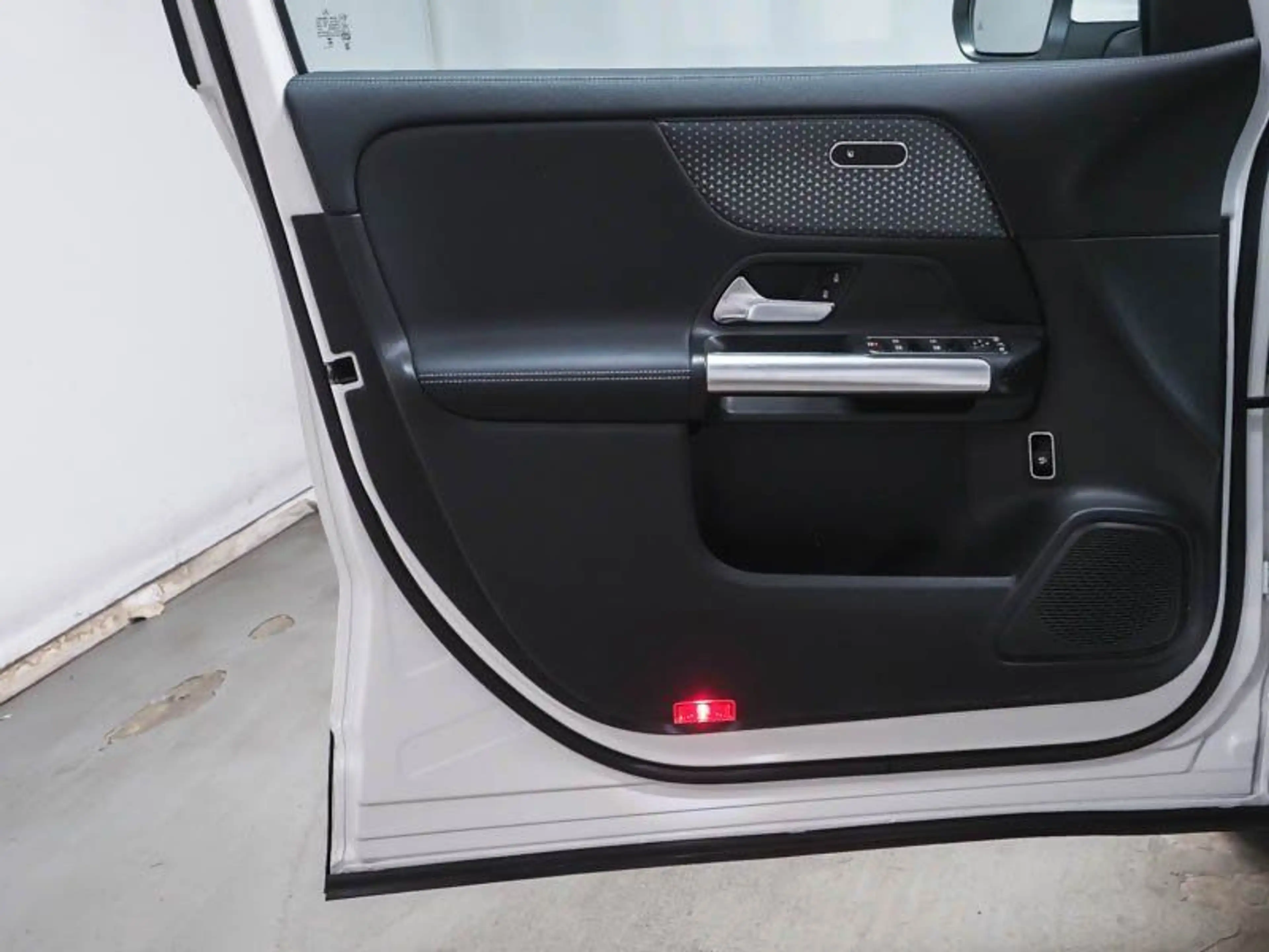Mercedes-Benz EQA 300 4M PROGRESSIVE ADV+TOTW+360°+WI-PA+VZA++ — photo 10