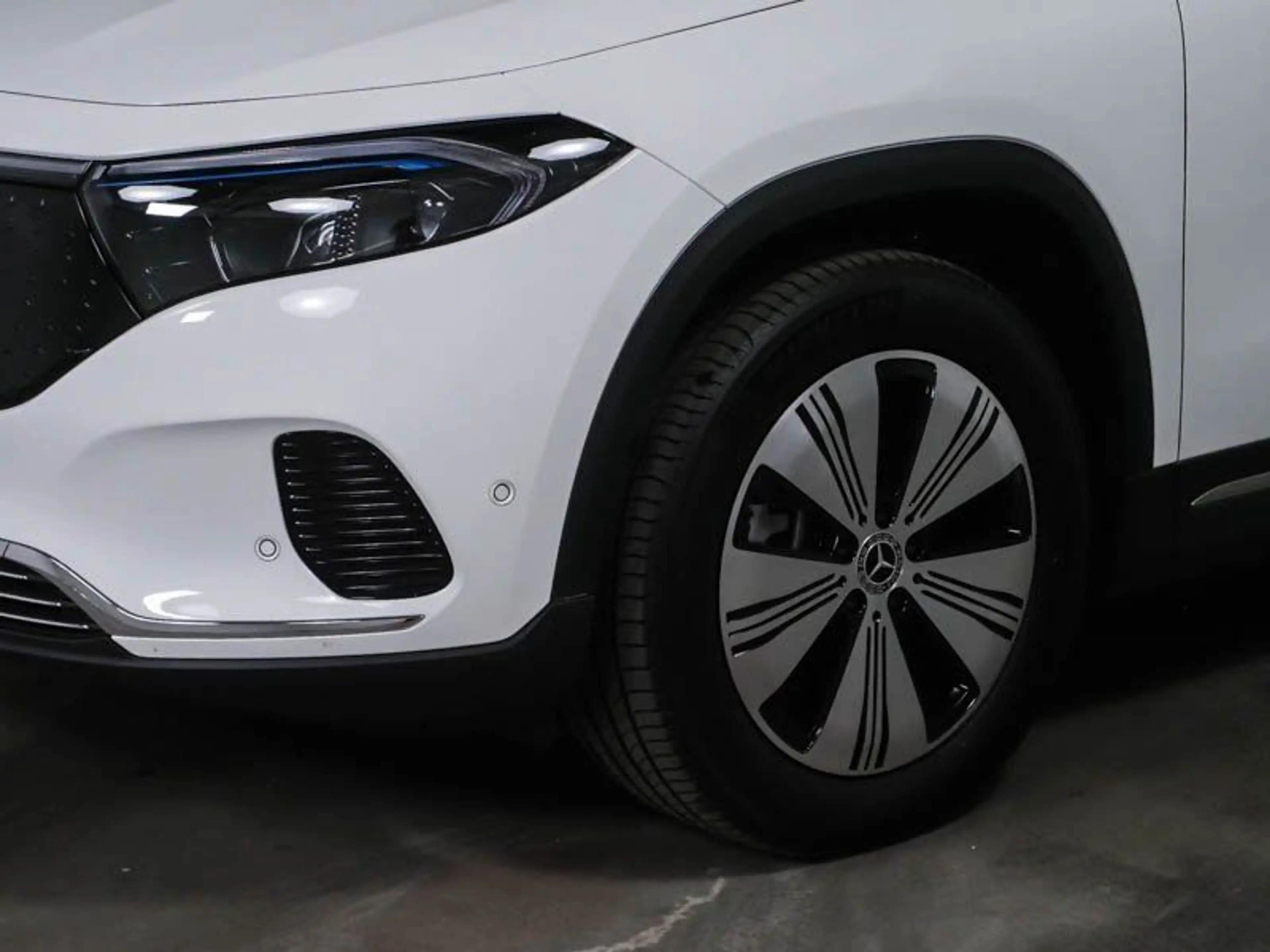 Mercedes-Benz EQA 300 4M PROGRESSIVE ADV+TOTW+360°+WI-PA+VZA++ — photo 3