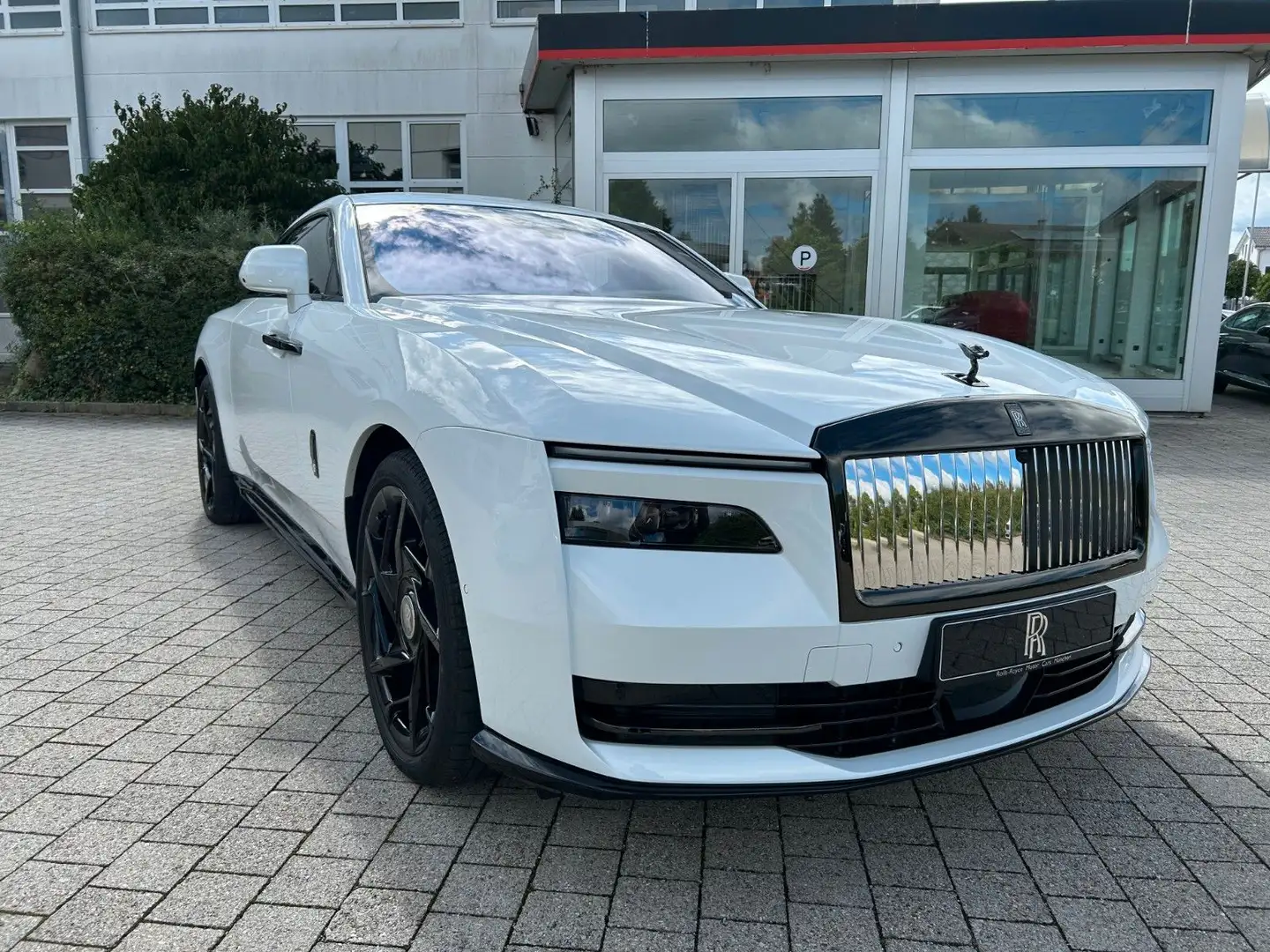 Rolls-Royce Spectre Black Badge Белый - 1