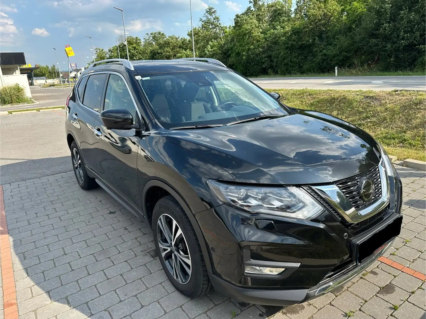 Nissan X-Trail 1,7dCi N-Connecta ALL-MODE 4x4i Schwarz - 2
