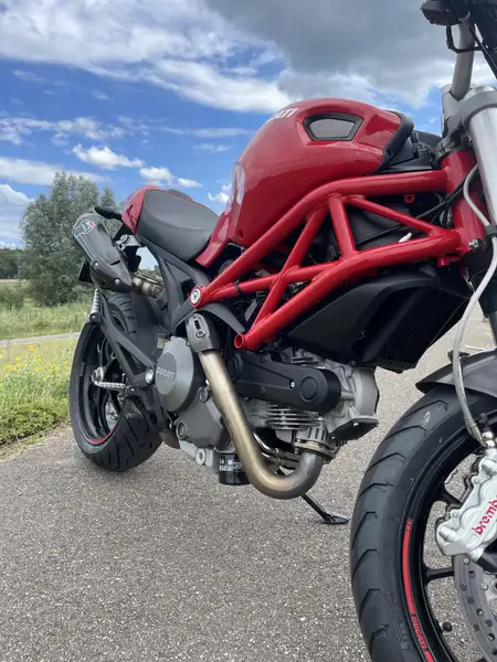 Ducati Monster 796 - foto 2