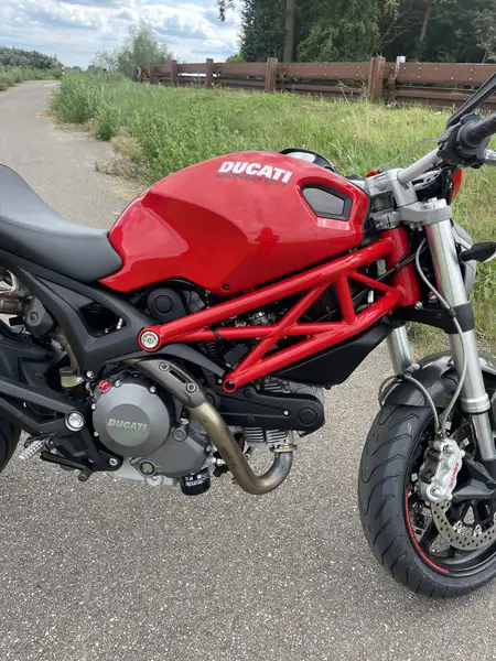 Ducati Monster 796 - foto 4