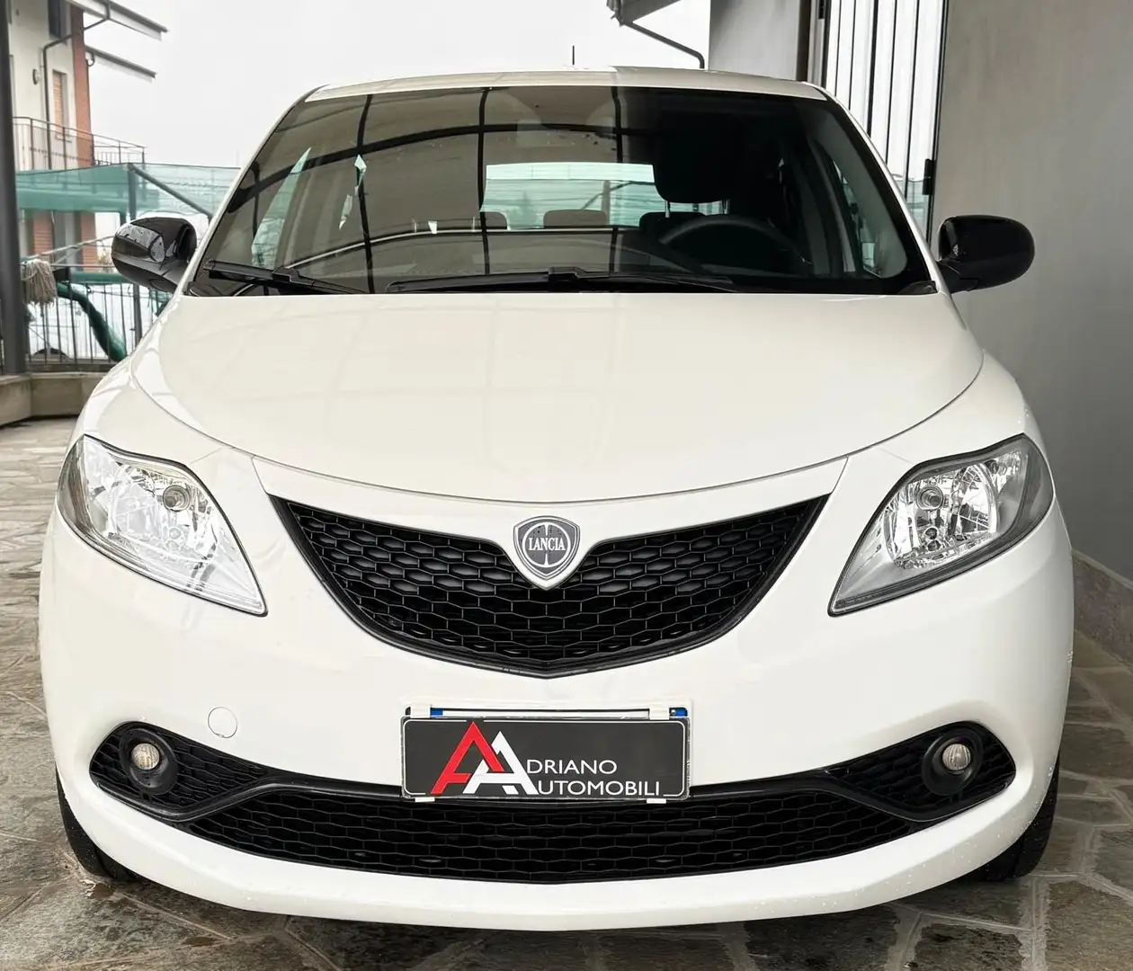 Lancia Ypsilon 1.0 FireFly 5 porte S&S Hybrid Gold Bianco - 2