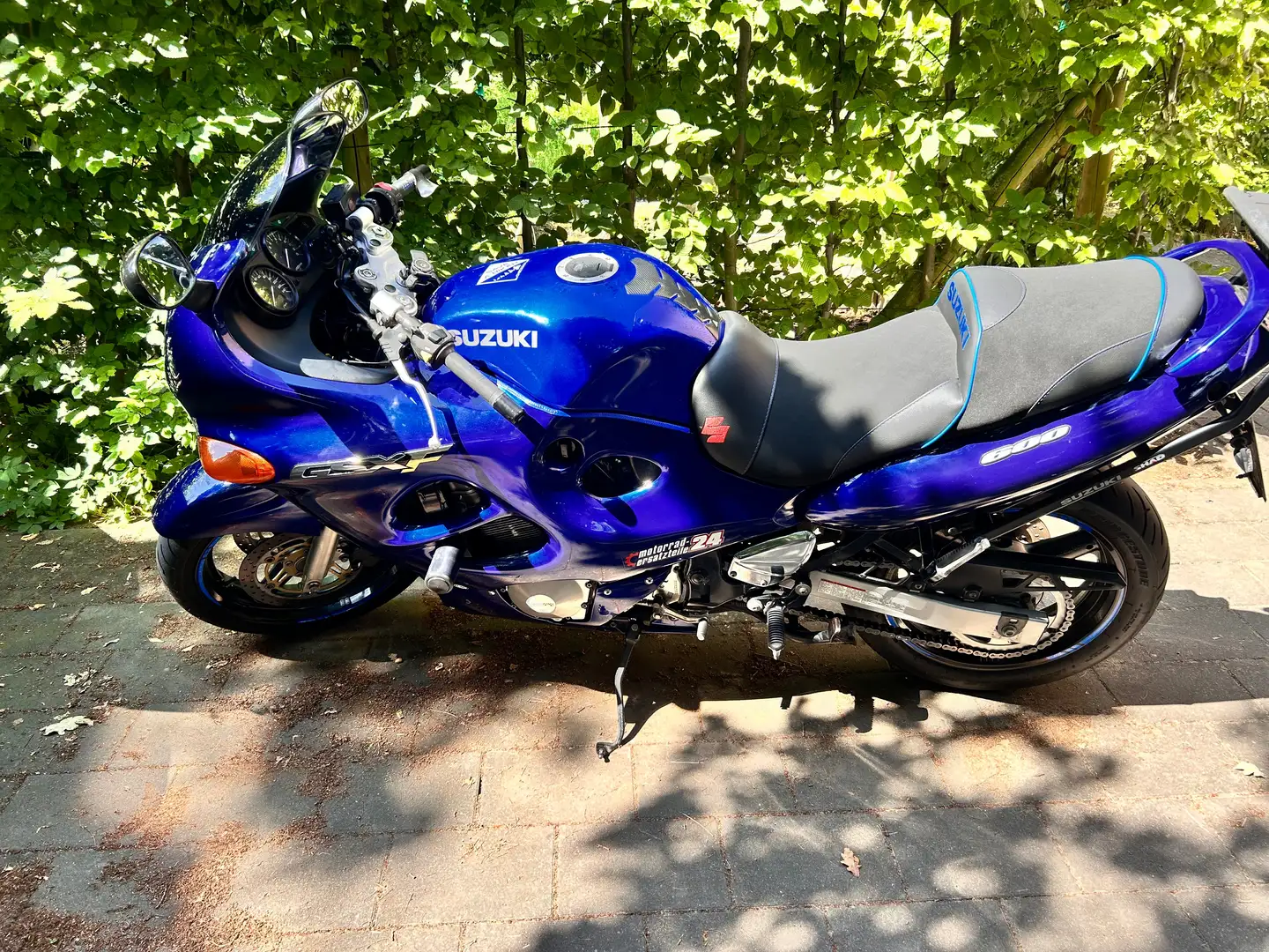 Suzuki GSX 600 F Blau - 1