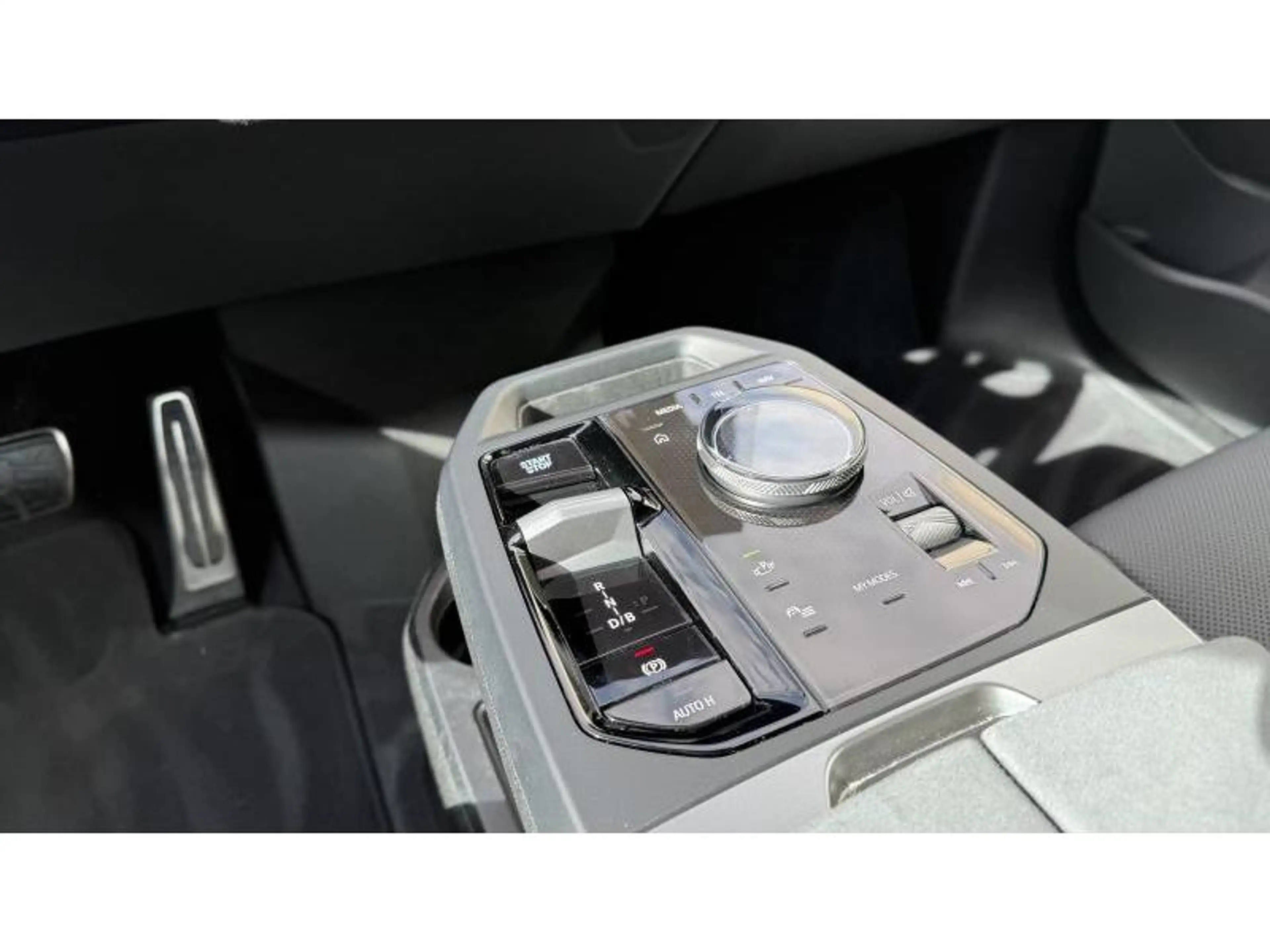 BMW iX 45 xDrive M Sport Pack Pro Attache Remorque Harman — photo 12