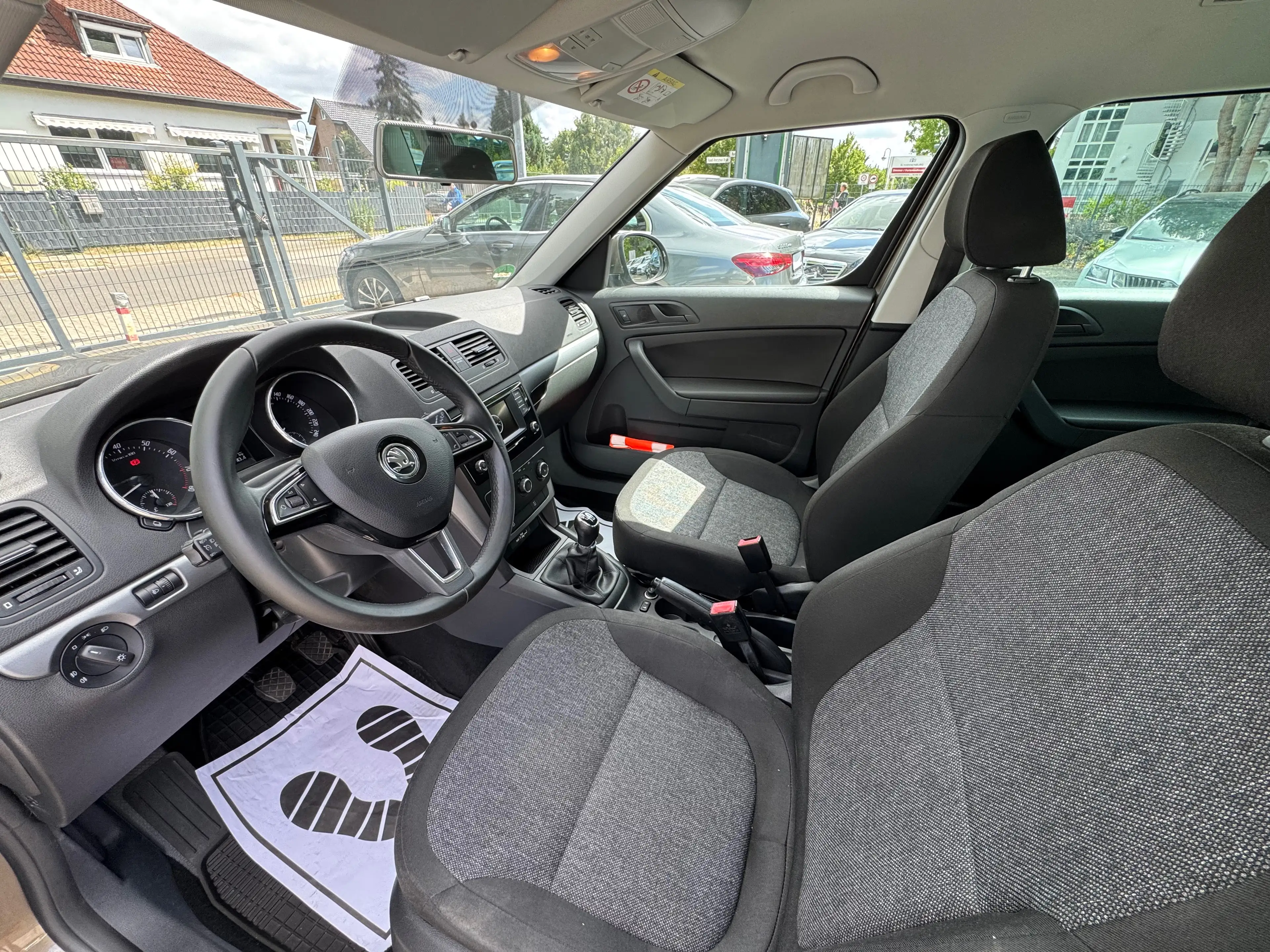 Skoda Yeti Cool Edition — photo 9