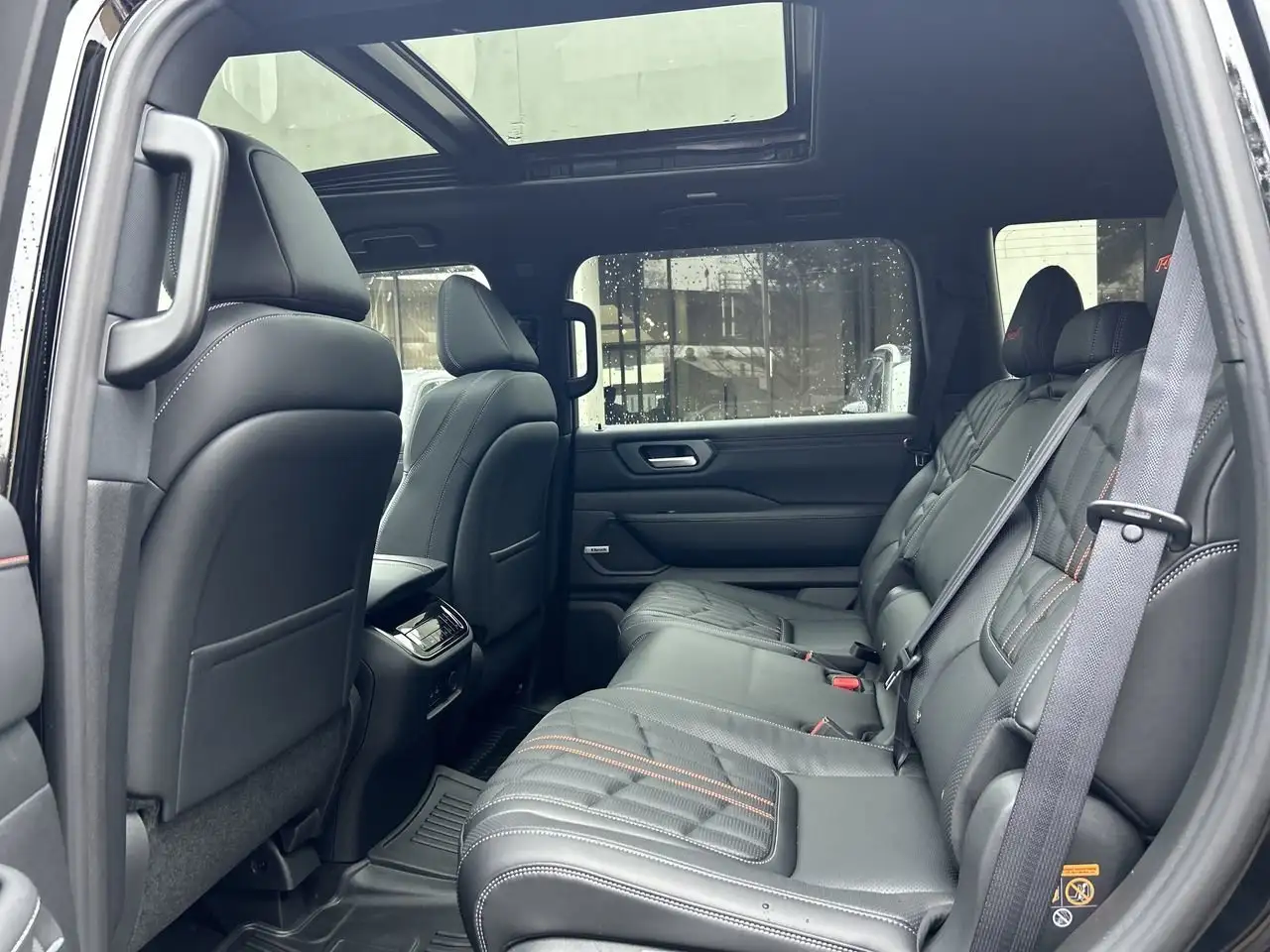 Nissan Armada снимка Nissan Armada