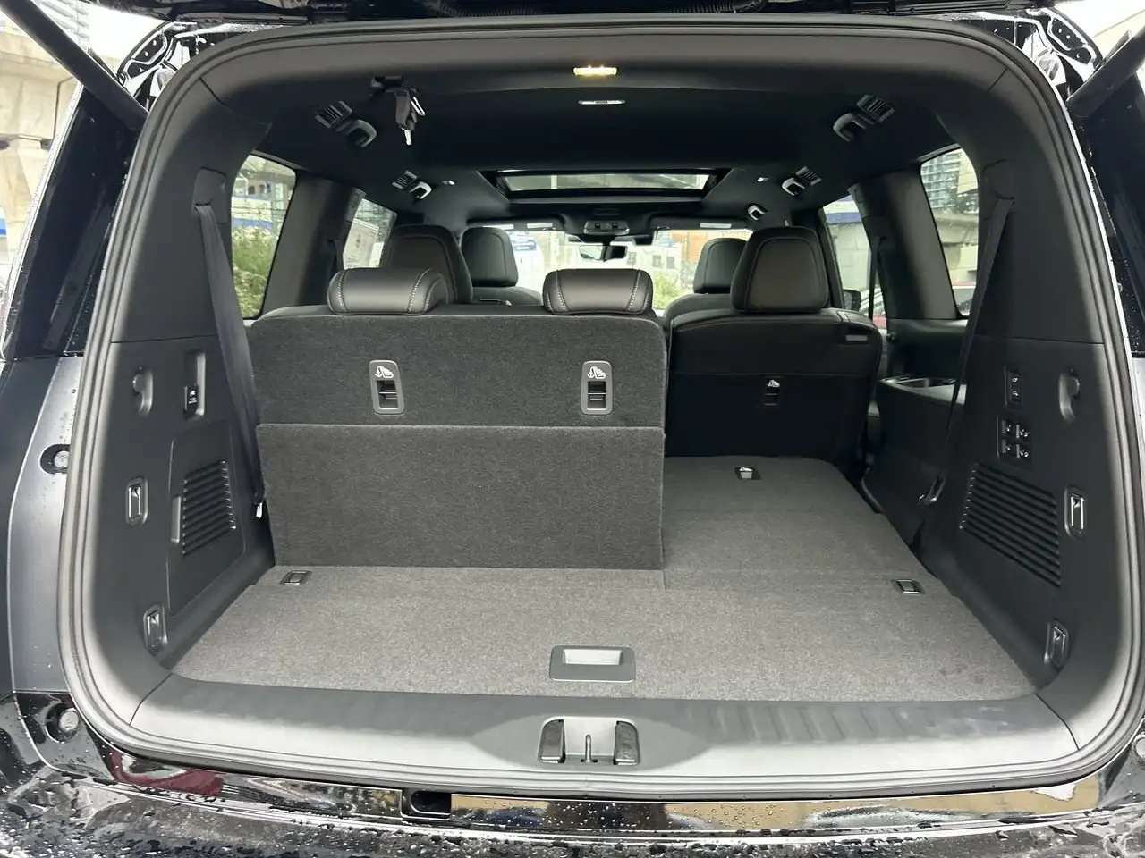 Nissan Armada снимка Nissan Armada