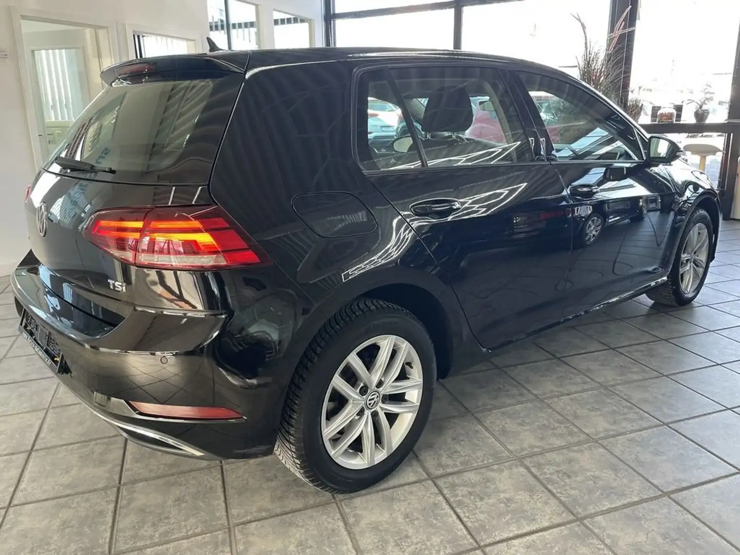 Volkswagen Golf Golf 5p 1.0 tsi Business 110cv dsg Negro - 1