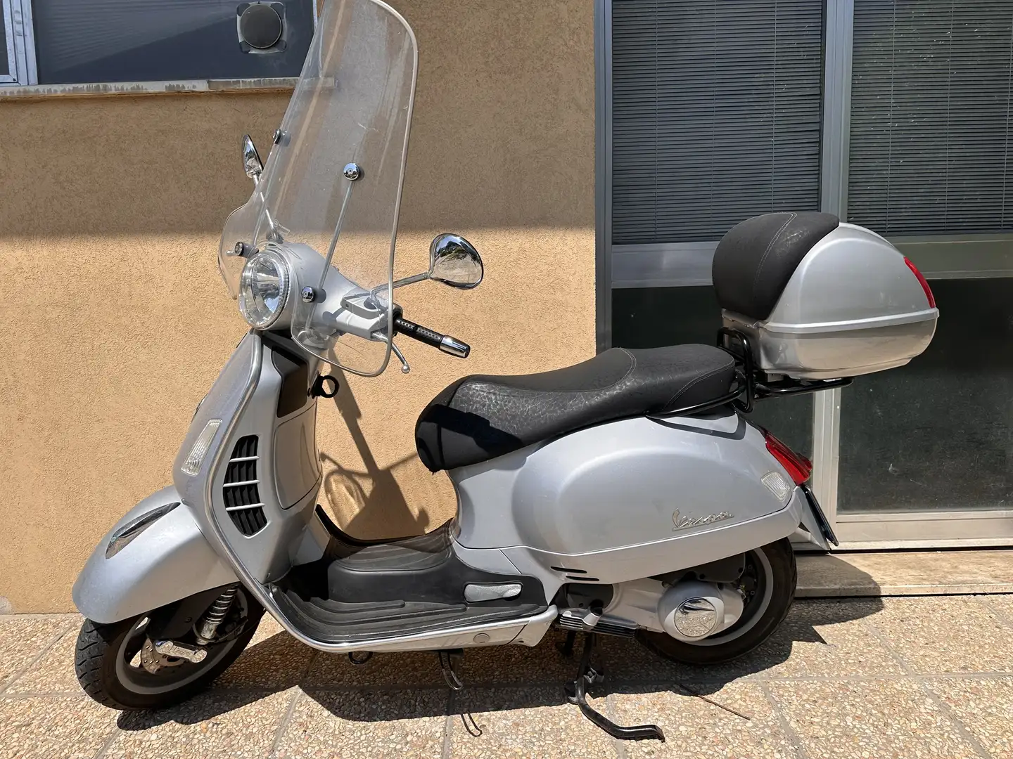 Piaggio GTS 250 vespa GTS 250 - 2