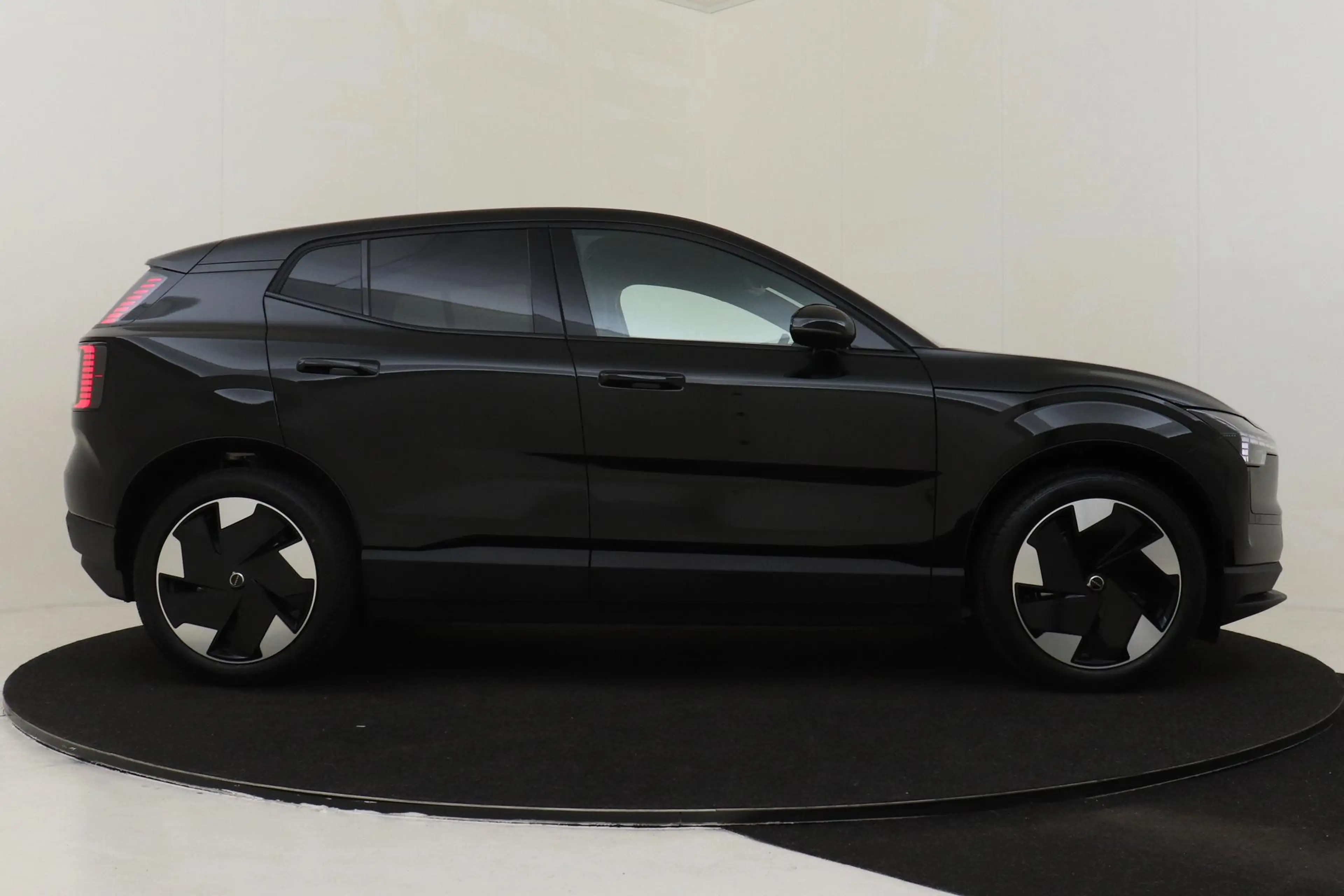Volvo EX30 P3 LONG RANGE PLUS EUROPA 69 kWh -HARMAN/KARDON|CL — photo 13