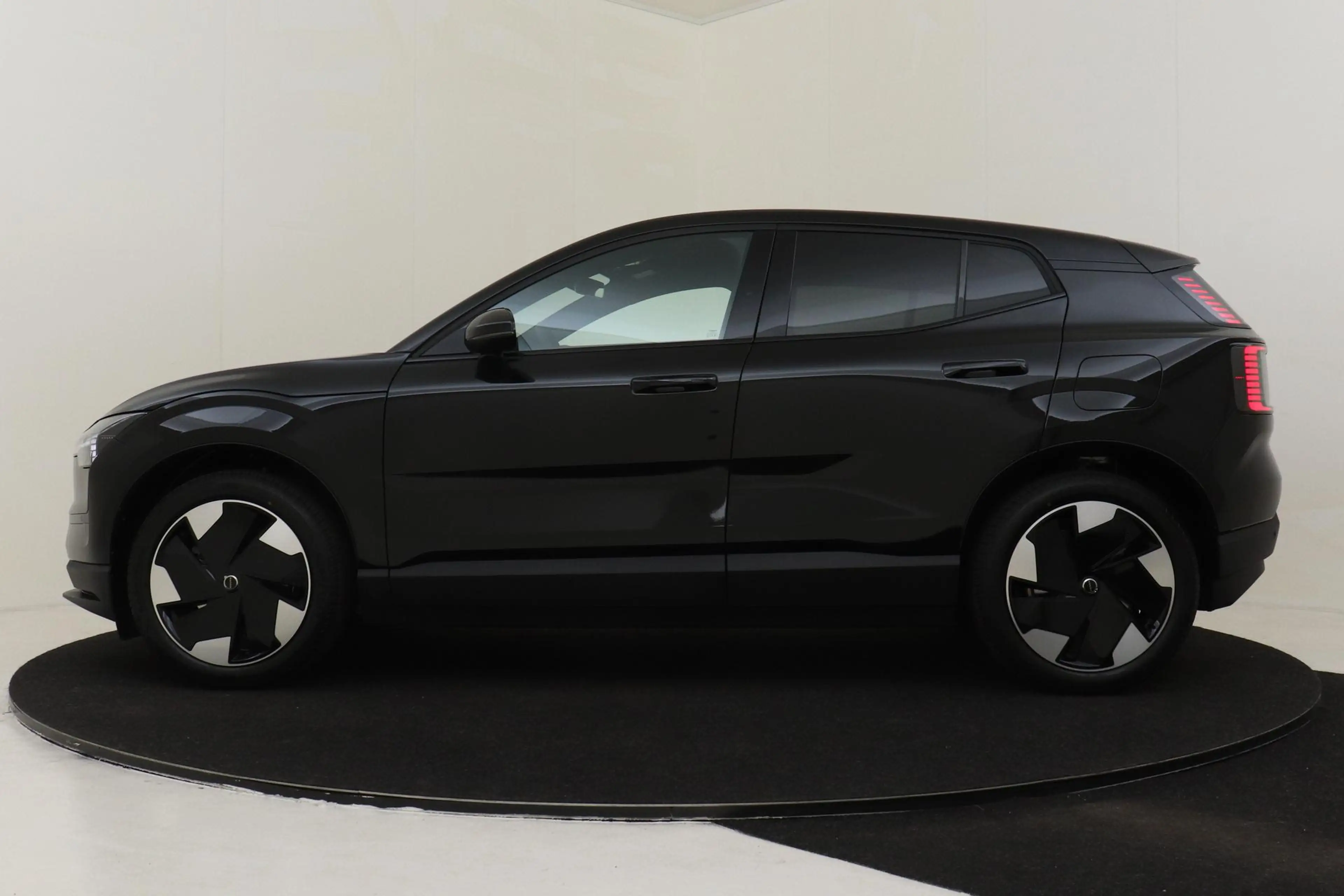 Volvo EX30 P3 LONG RANGE PLUS EUROPA 69 kWh -HARMAN/KARDON|CL — photo 7