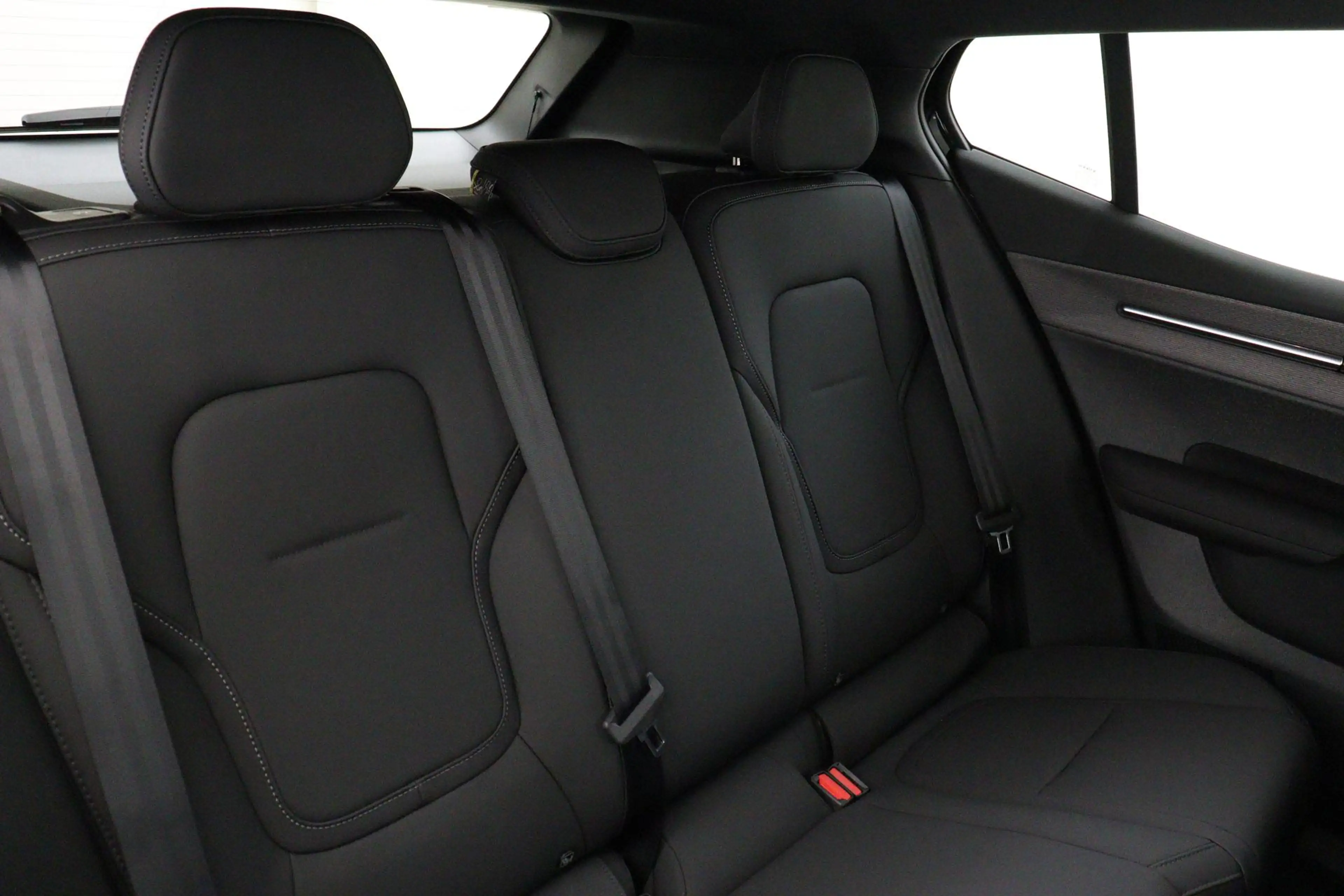 Volvo EX30 P3 LONG RANGE PLUS EUROPA 69 kWh -HARMAN/KARDON|CL — photo 14