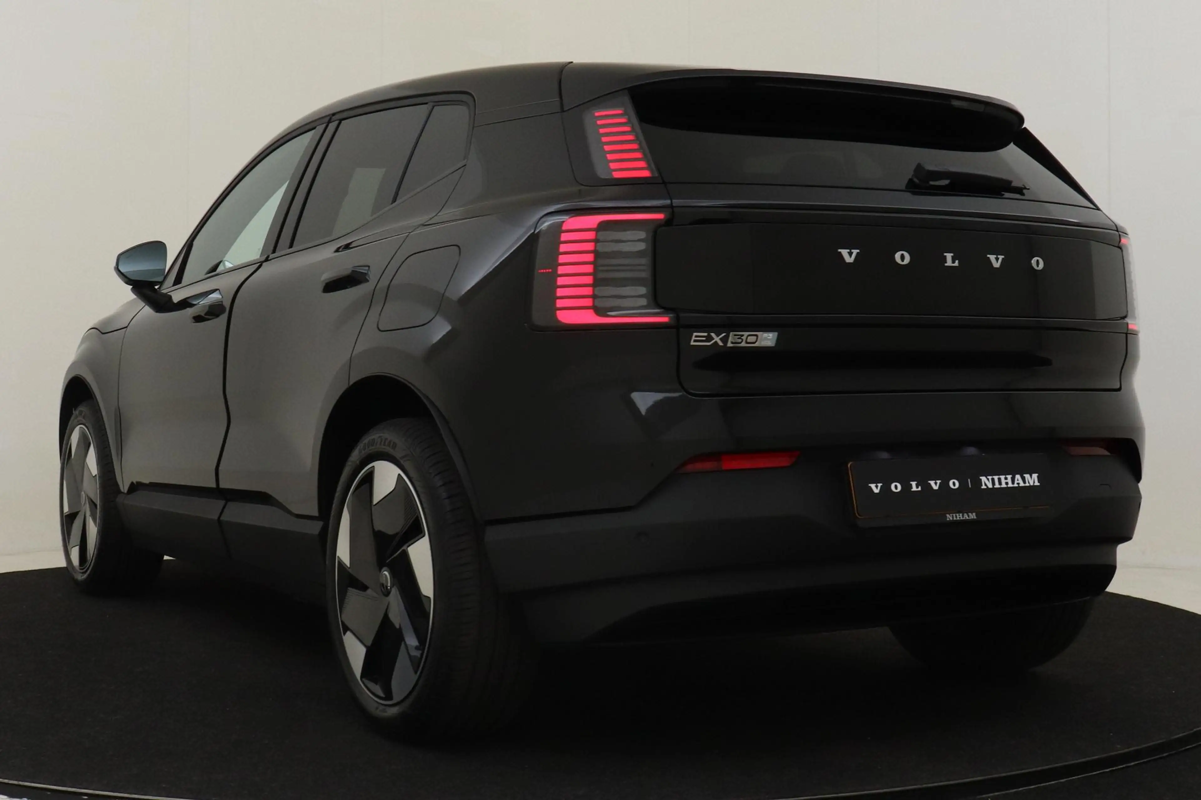 Volvo EX30 P3 LONG RANGE PLUS EUROPA 69 kWh -HARMAN/KARDON|CL — photo 5