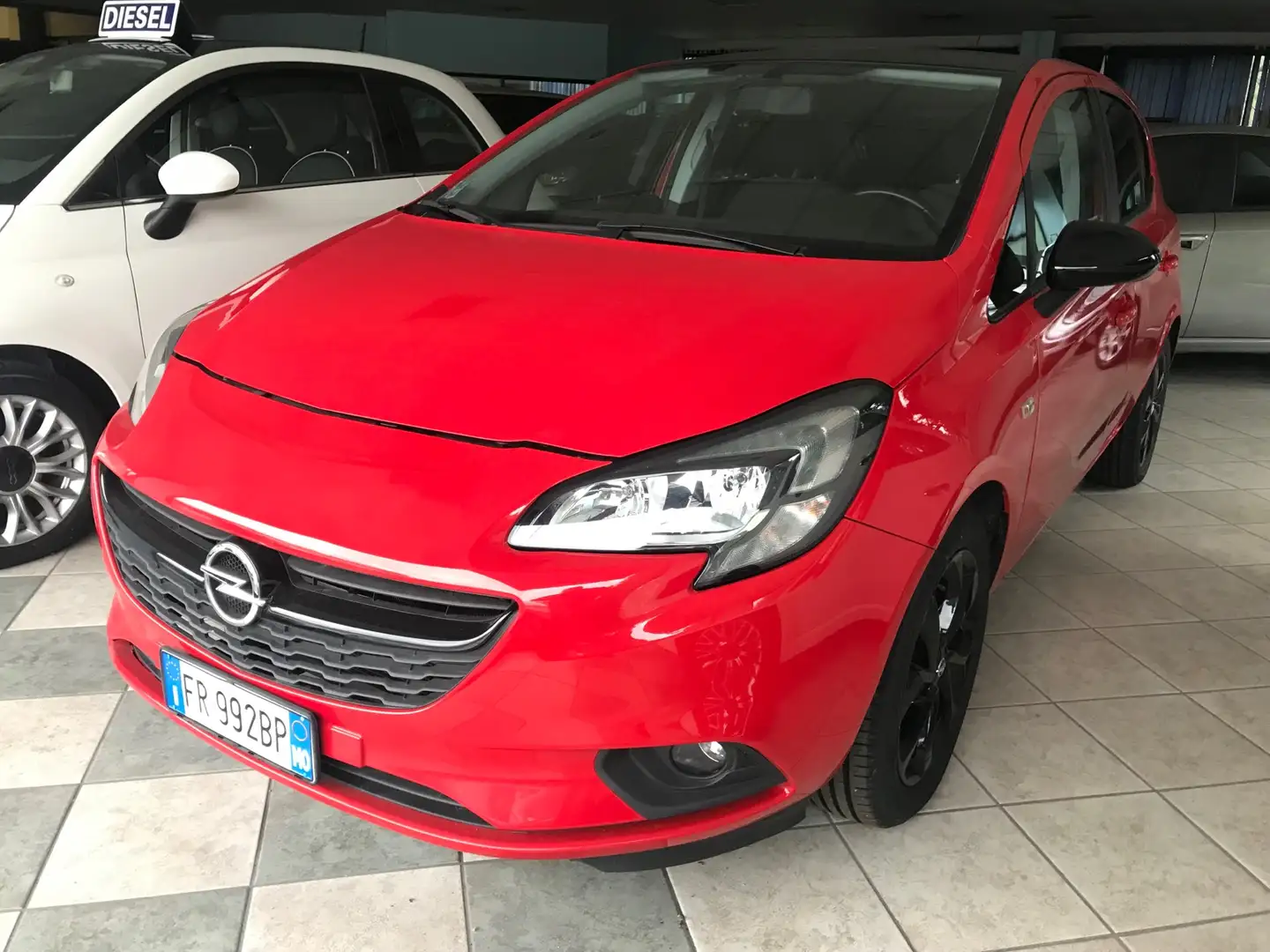 Opel Corsa 5p 1.2 Black Edition neopatentati Rojo - 1