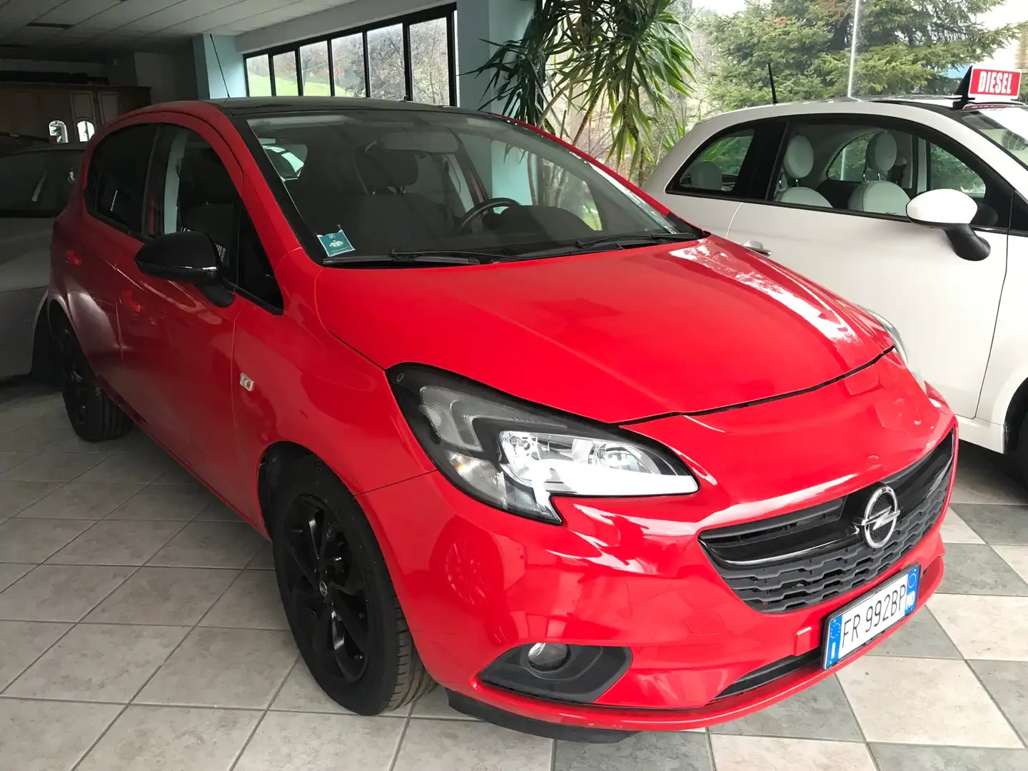 Opel Corsa 5p 1.2 Black Edition neopatentati Rojo - 2