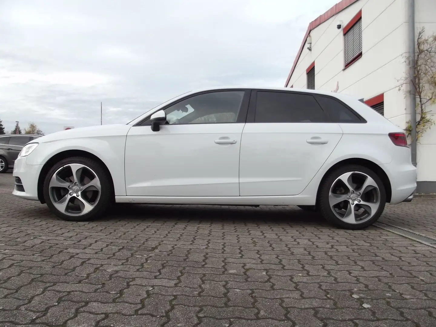 Audi A3 Sportback ambition NAVI XENON ALU 1.HAND Weiß - 1