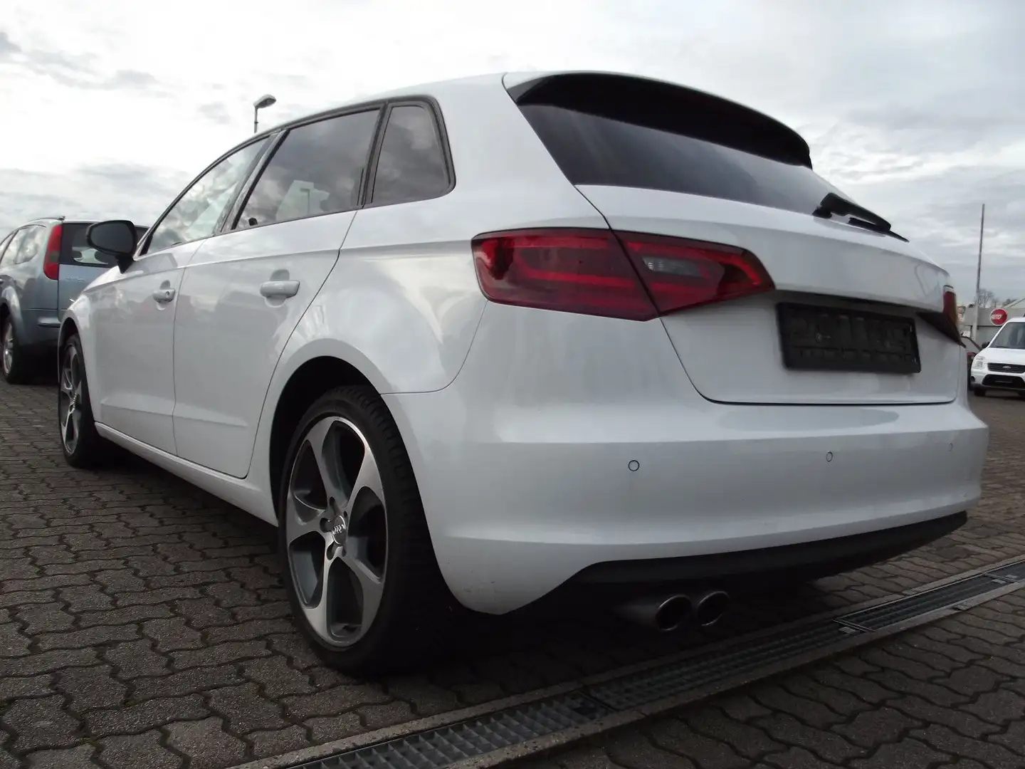 Audi A3 Sportback ambition NAVI XENON ALU 1.HAND Weiß - 2