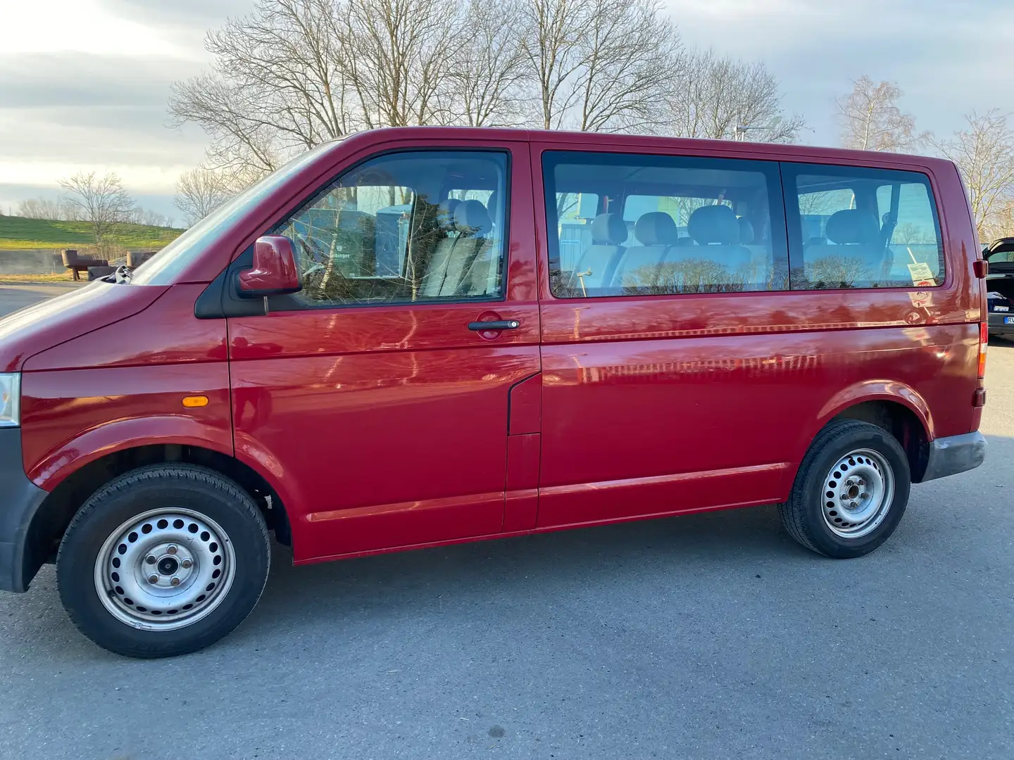 Volkswagen Transporter Caravelle TDI Kurz Rojo - 2
