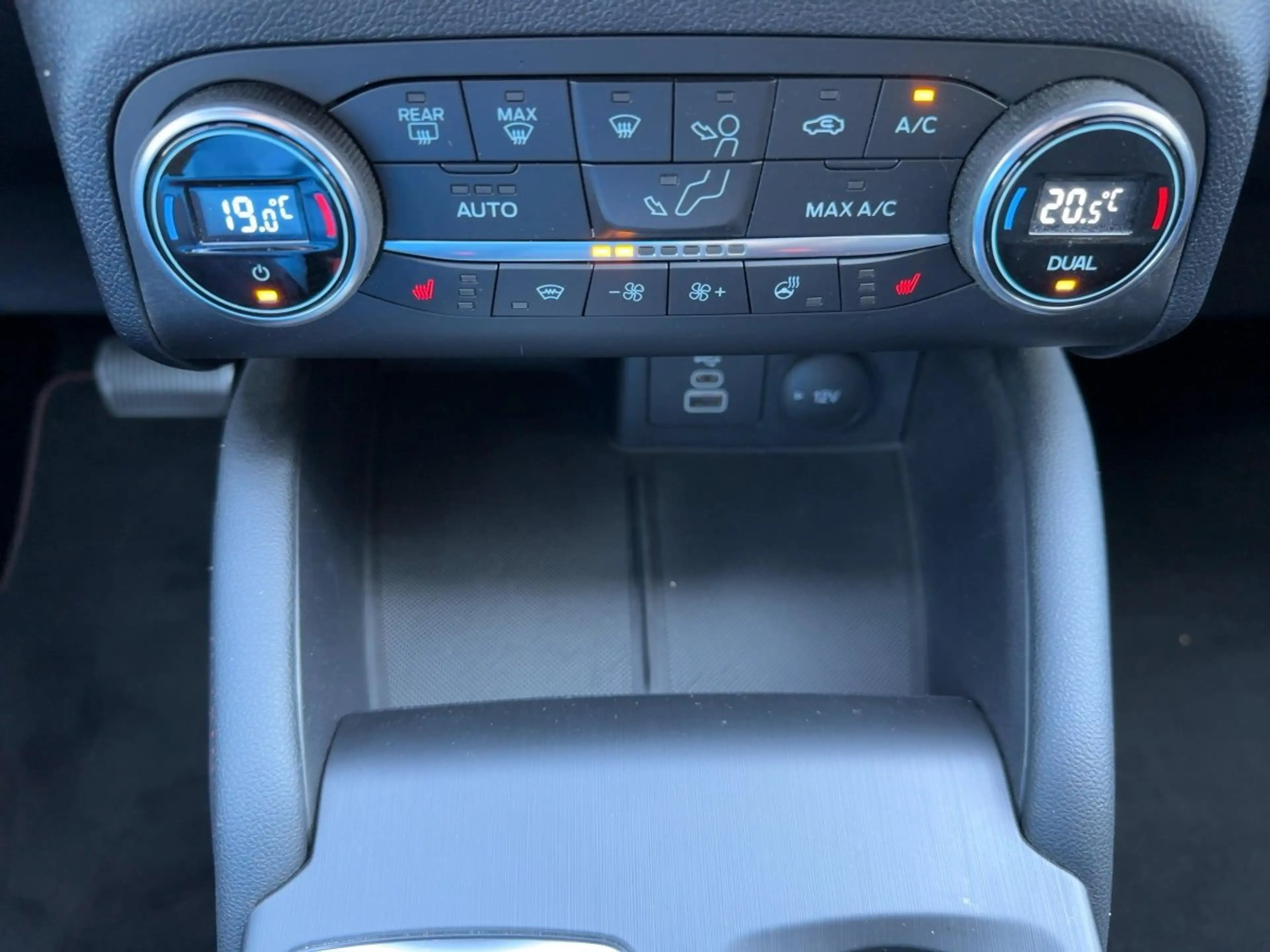 Ford Kuga ST-Line X LED+Navi+Kamera+Winterpaket — photo 13