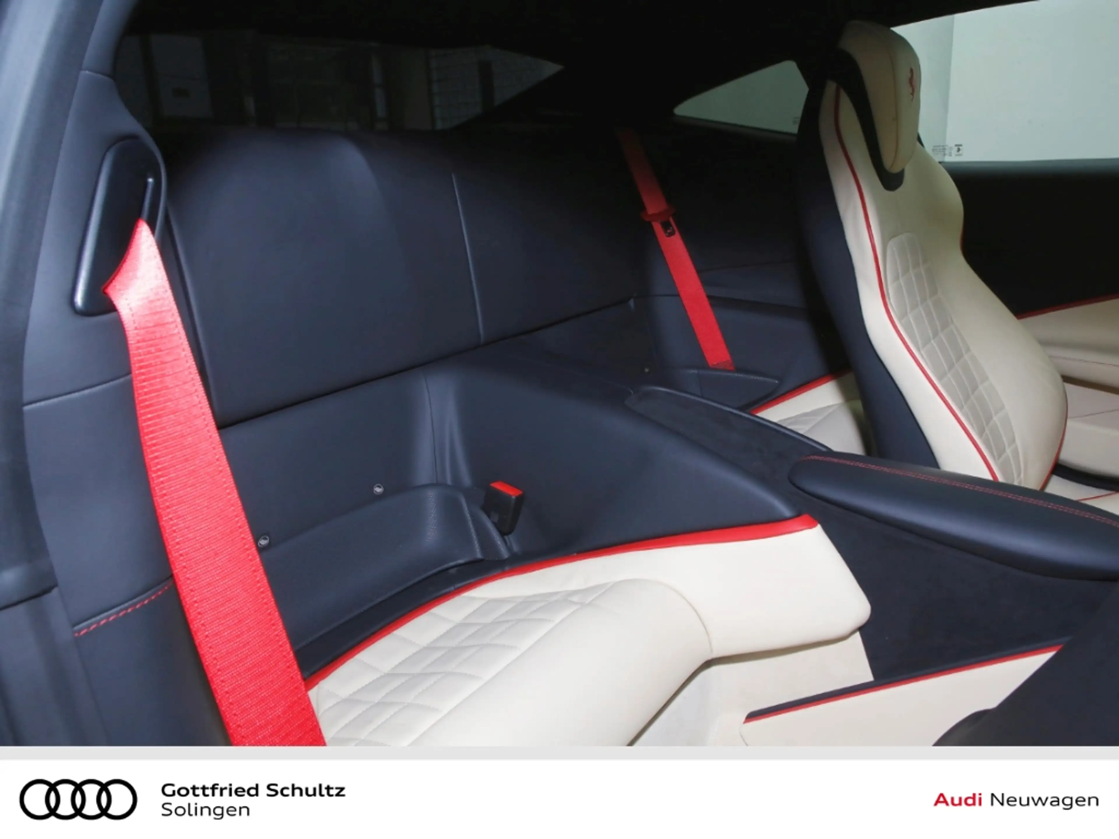Ferrari Roma Carbon Beifahrer-Display Sonderlack Avorio — photo 9