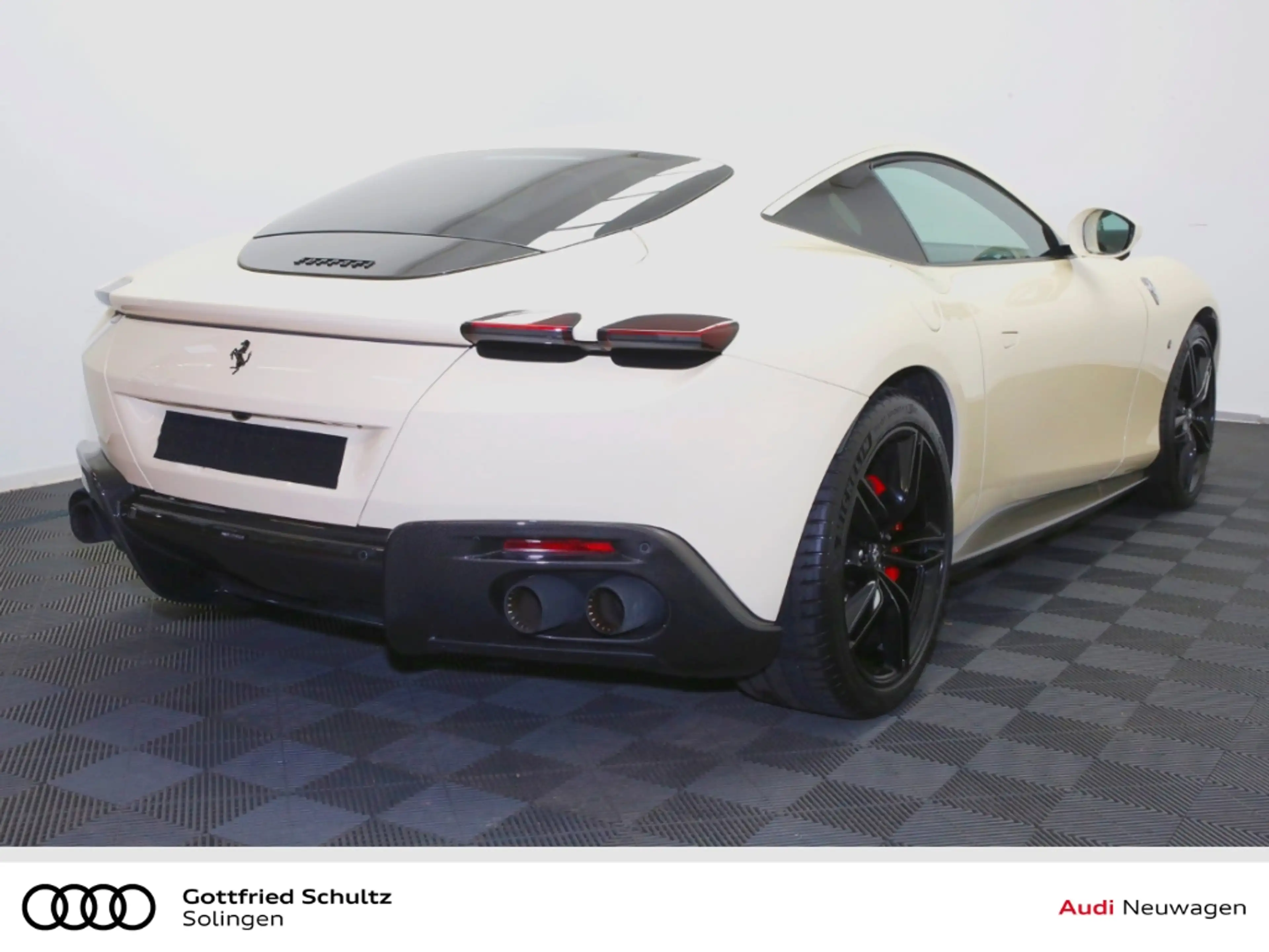 Ferrari Roma Carbon Beifahrer-Display Sonderlack Avorio — photo 3