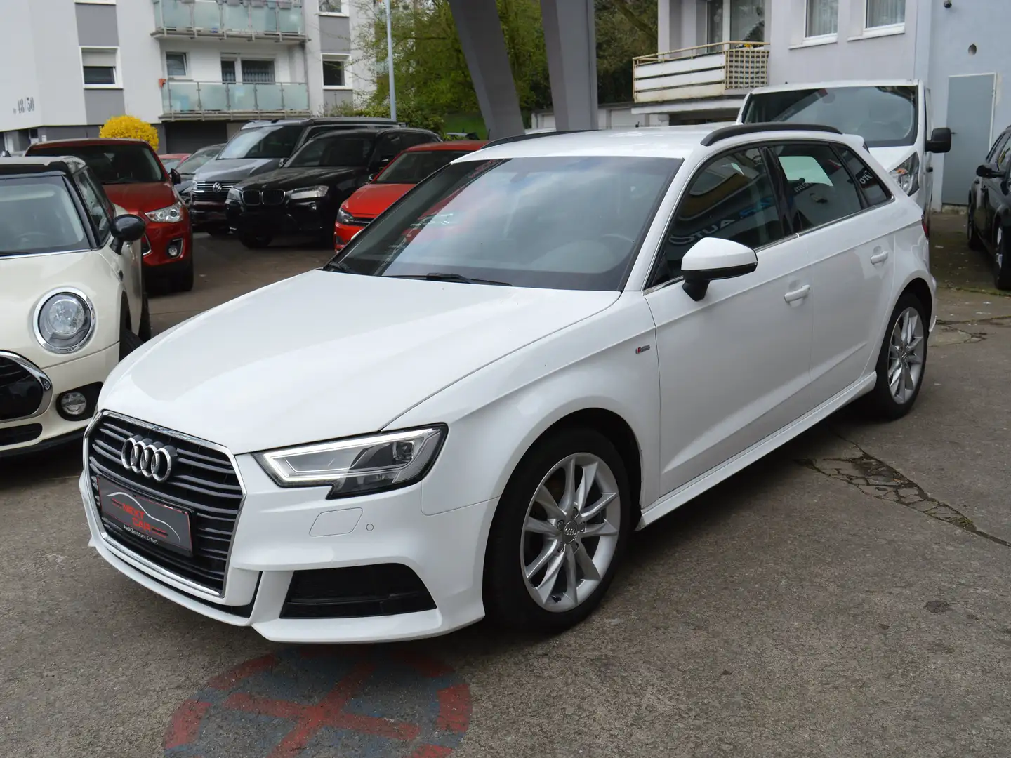 Audi A3 1.5 TFSI cylinder on demand Sportback*S line* Weiß - 1