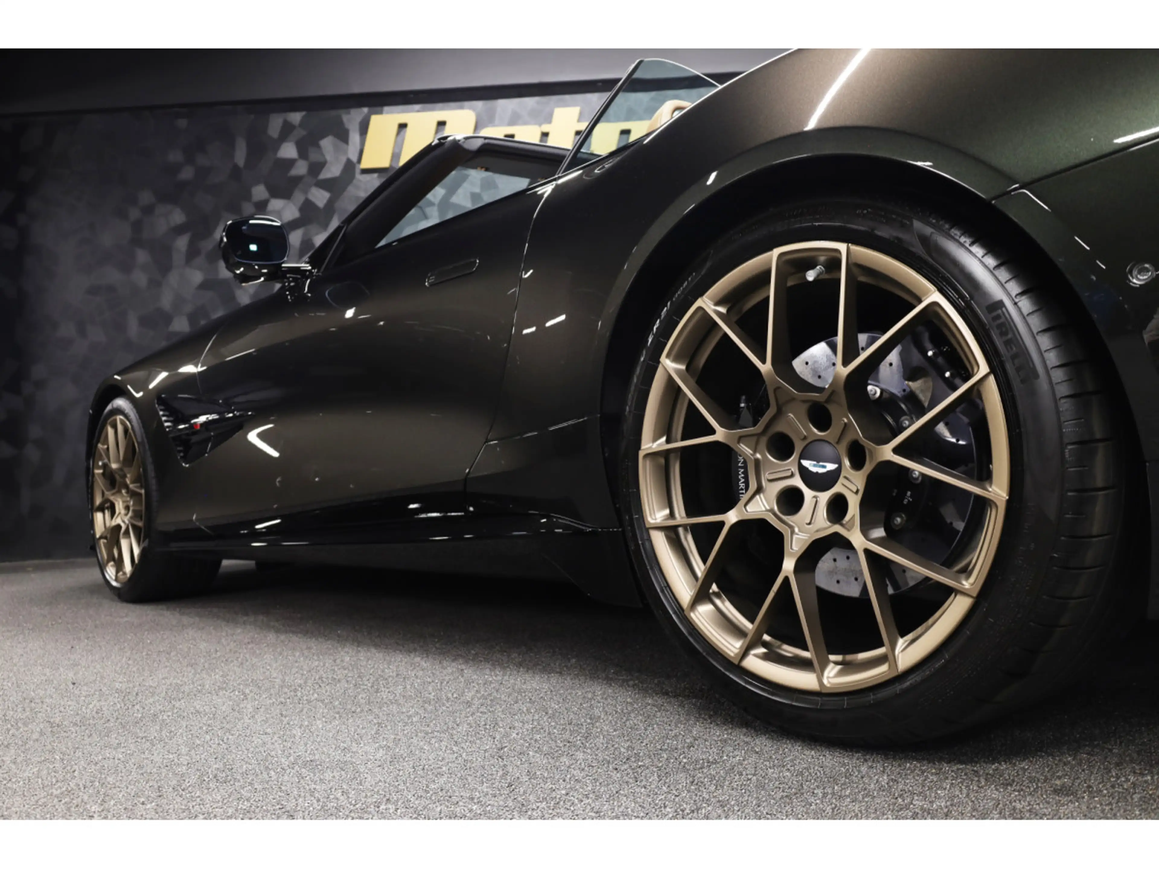 Aston Martin Vanquish Volante V12 Twin Turbo - Minotaur Green — photo 9