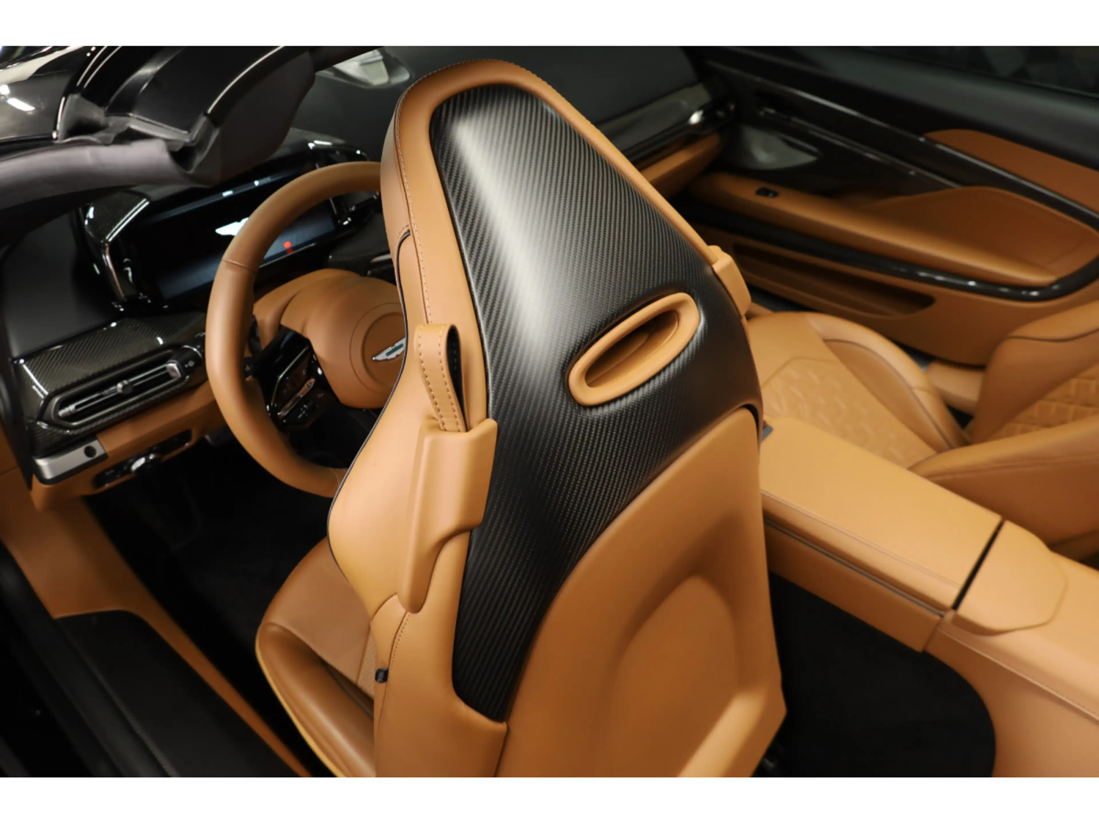 Aston Martin Vanquish Volante V12 Twin Turbo - Minotaur Green — photo 7