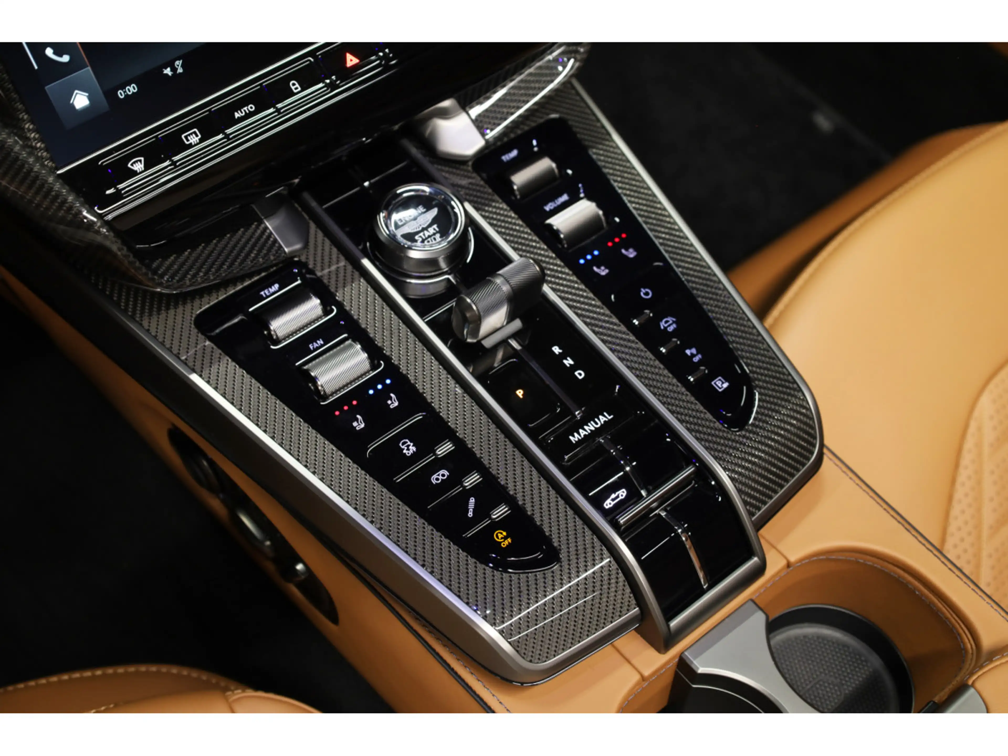 Aston Martin Vanquish Volante V12 Twin Turbo - Minotaur Green — photo 6