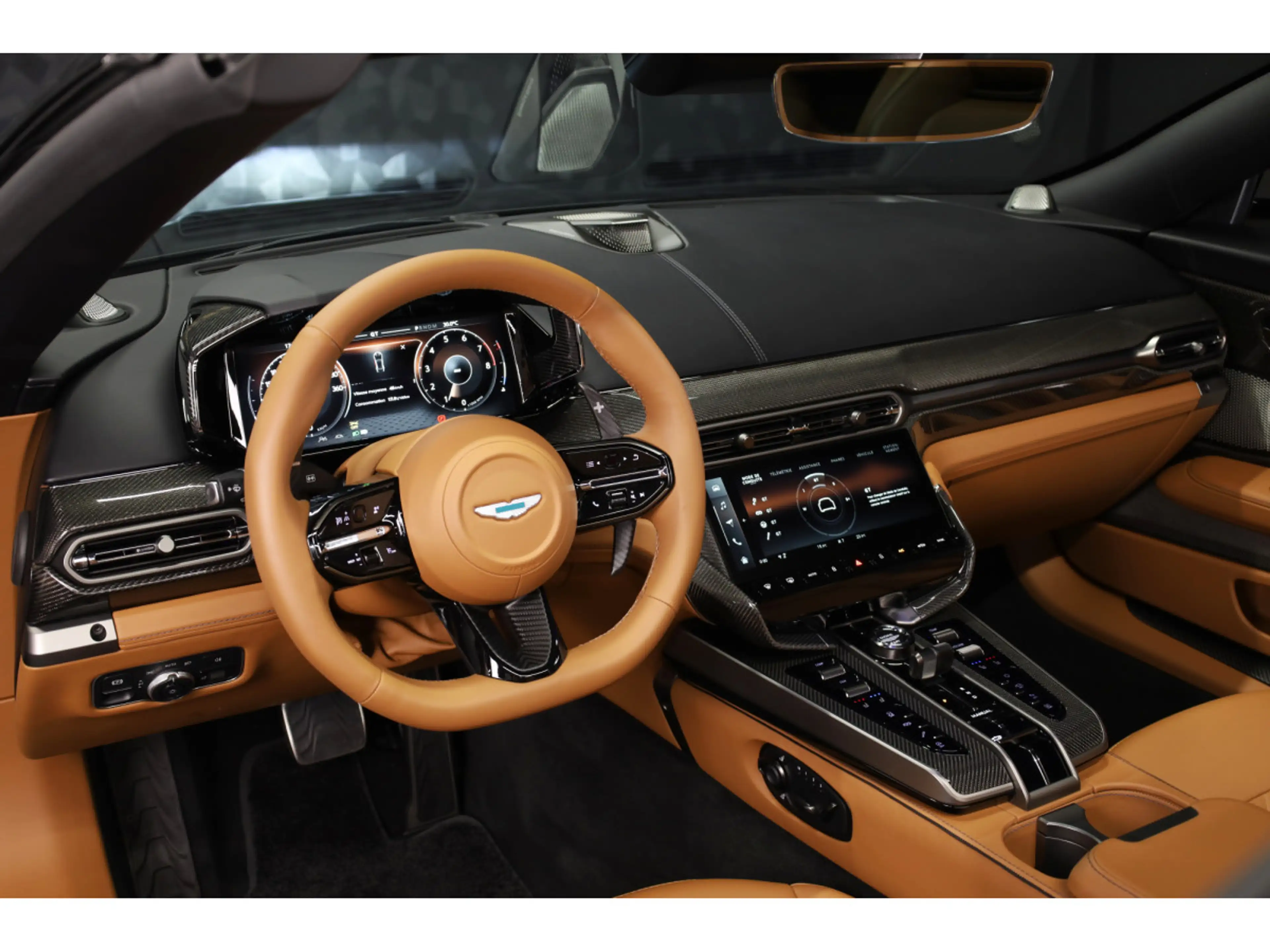 Aston Martin Vanquish Volante V12 Twin Turbo - Minotaur Green — photo 2
