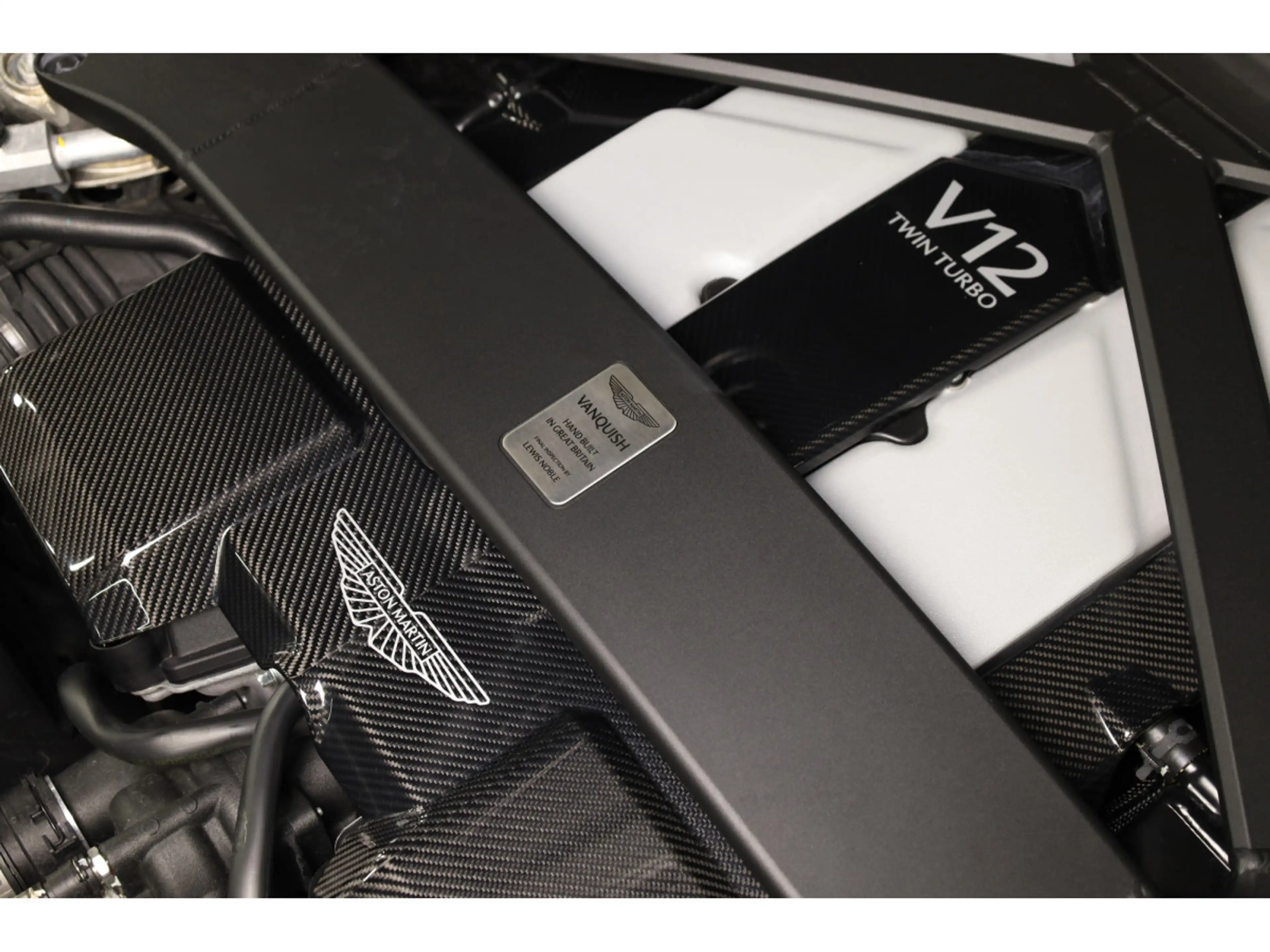 Aston Martin Vanquish Volante V12 Twin Turbo - Minotaur Green — photo 5