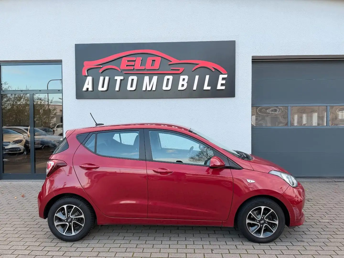 Hyundai i10 YES!*Sitzheizung*Tempomat* Lenkrad heizbar* Rot - 2