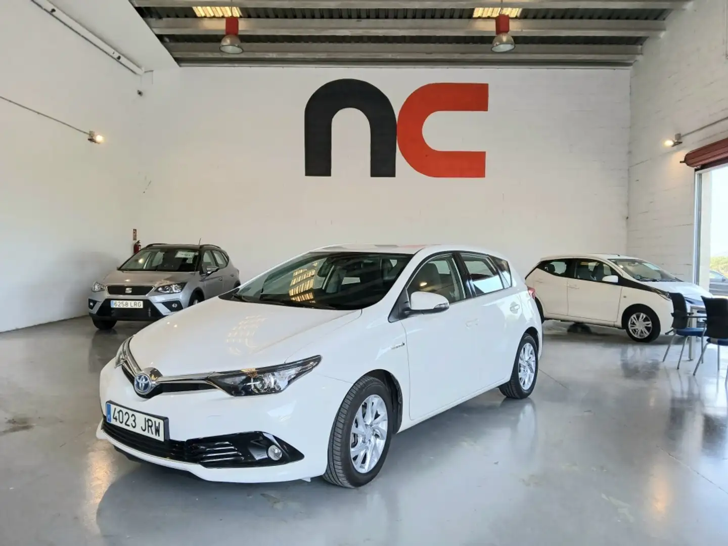 Toyota Auris hybrid 140H Active Blanco - 1