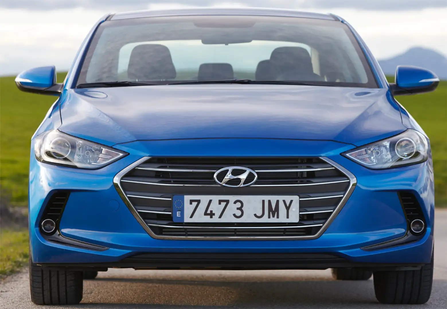 Hyundai ELANTRA 1.6 4p. Comfort Gris - 2