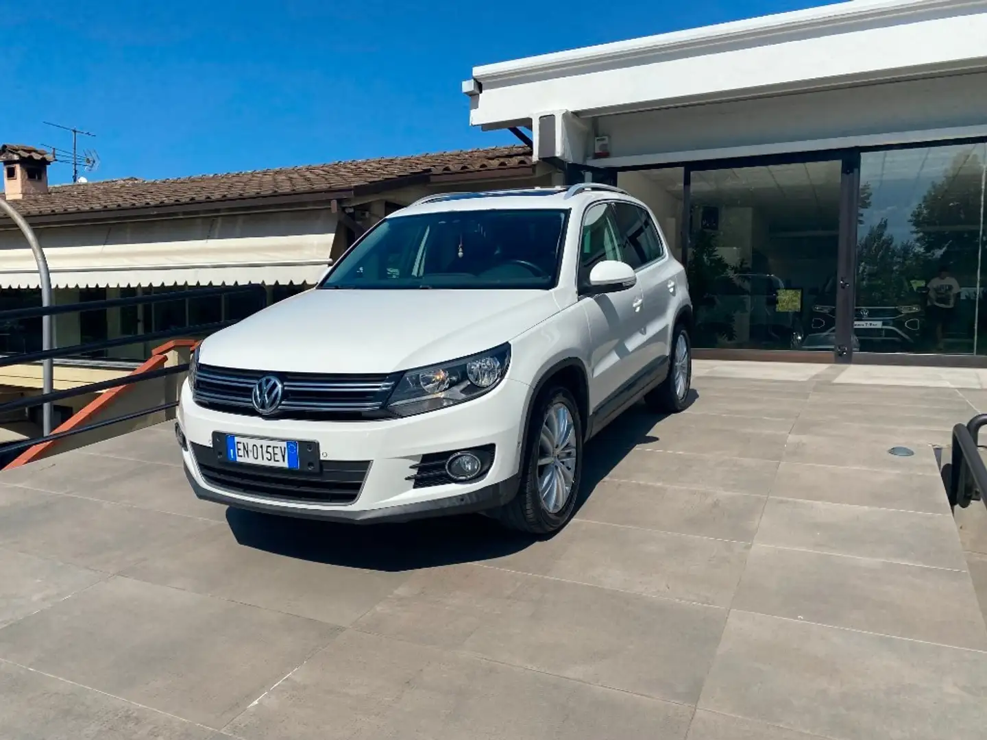 Volkswagen Tiguan Tiguan 2.0 TDI Plus 140 CV Sport & Style BlueMotio Bianco - 2