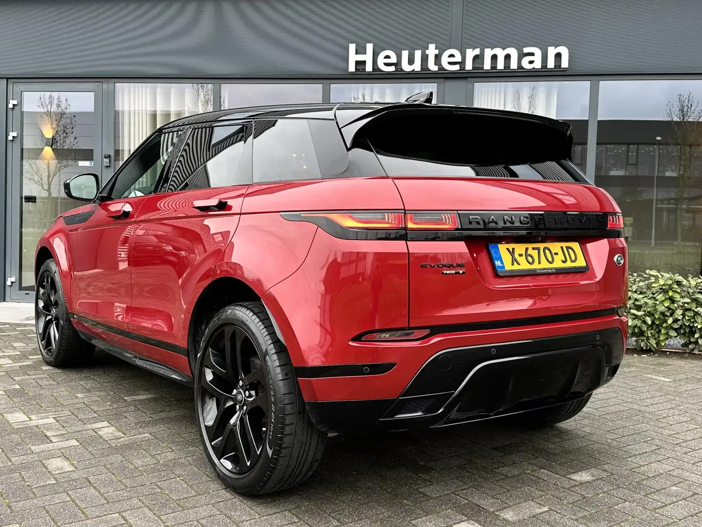 Land Rover Range Rover Evoque 2.0 P200 AWD R Dynamic/ Pano/ Black pack Rood - 2