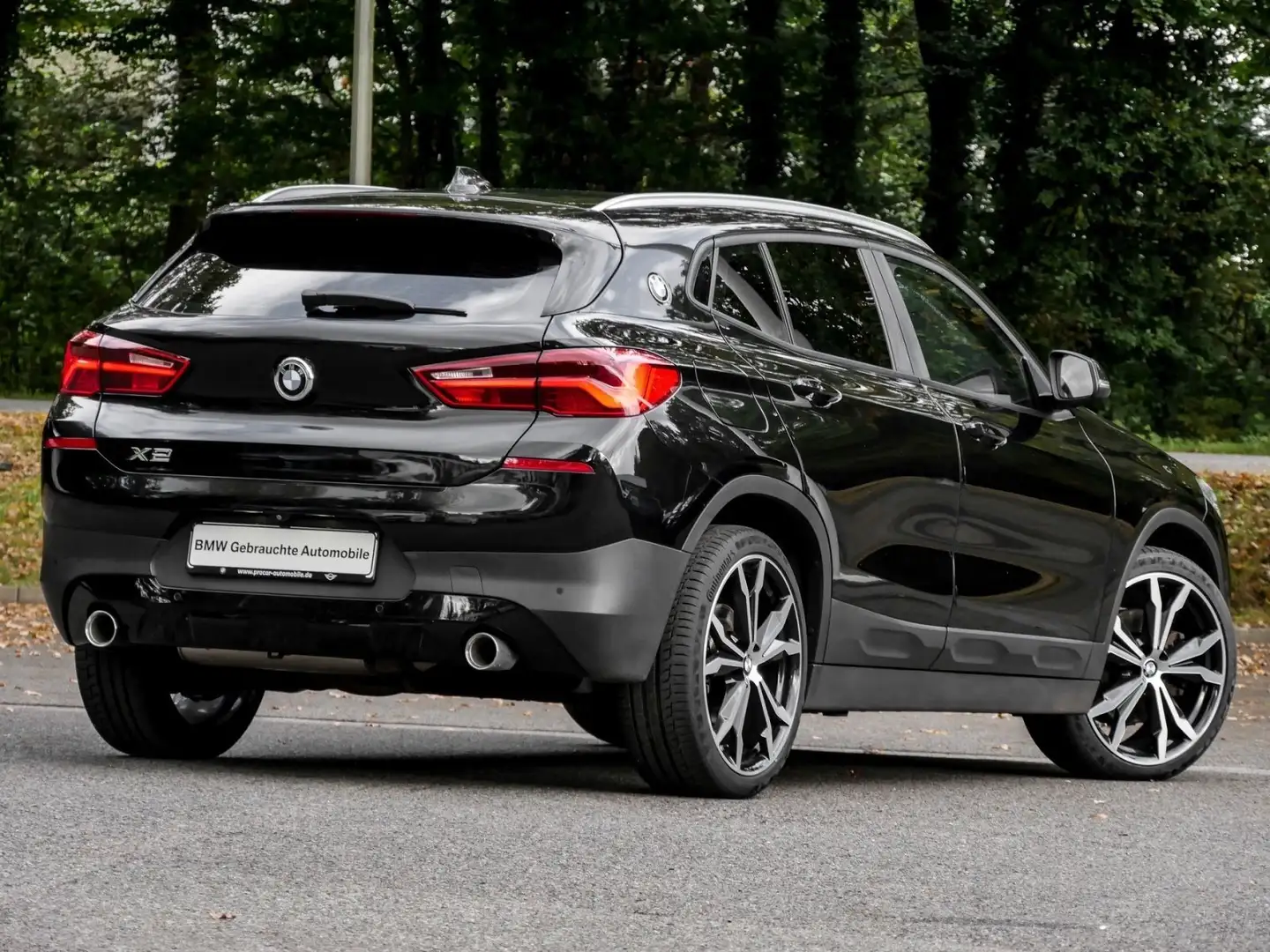 BMW X2 xDrive20d LED+DA+HIFI+AHK+RFK+NAVI+LED+SHZ+ADAP FA Schwarz - 2