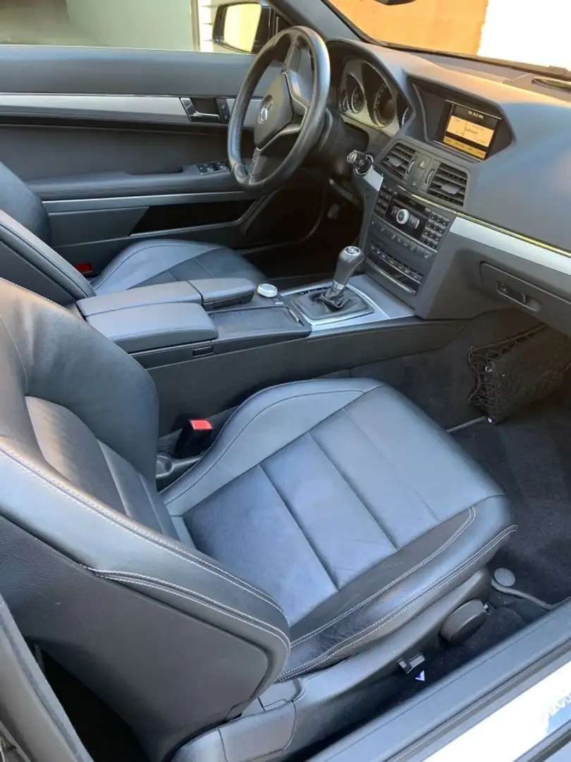 Mercedes-Benz E 250 E 250 Cabrio BlueEFFICIENCY 7G-TRONIC Avantgarde Schwarz - 2