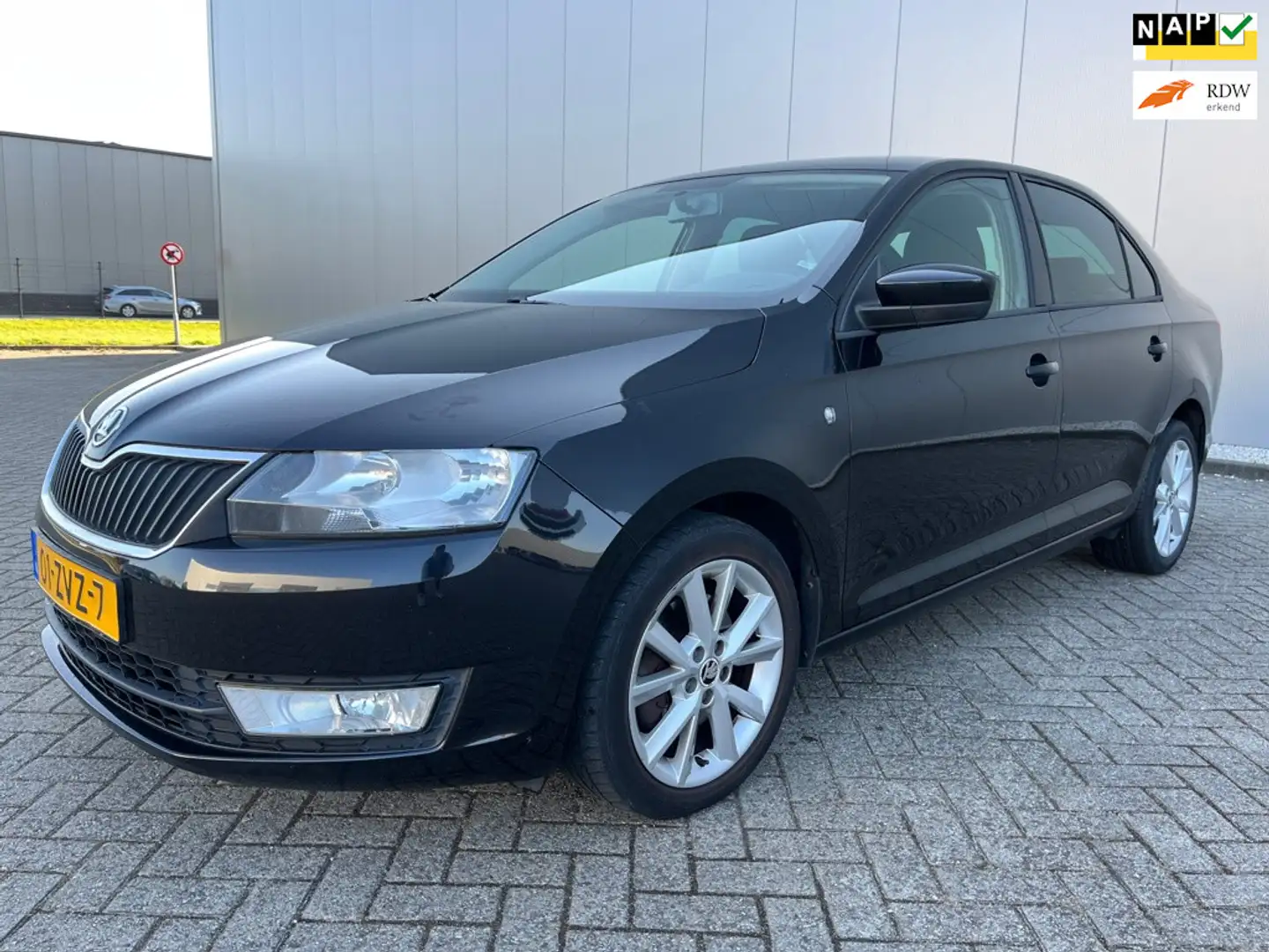Skoda Rapid/Spaceback 1.6 TDI Greentech Elegance Businessline Noir - 1