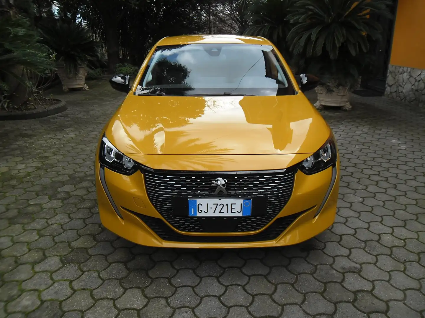 Peugeot 208 e-208 Allure Pack 100kW Jaune - 1
