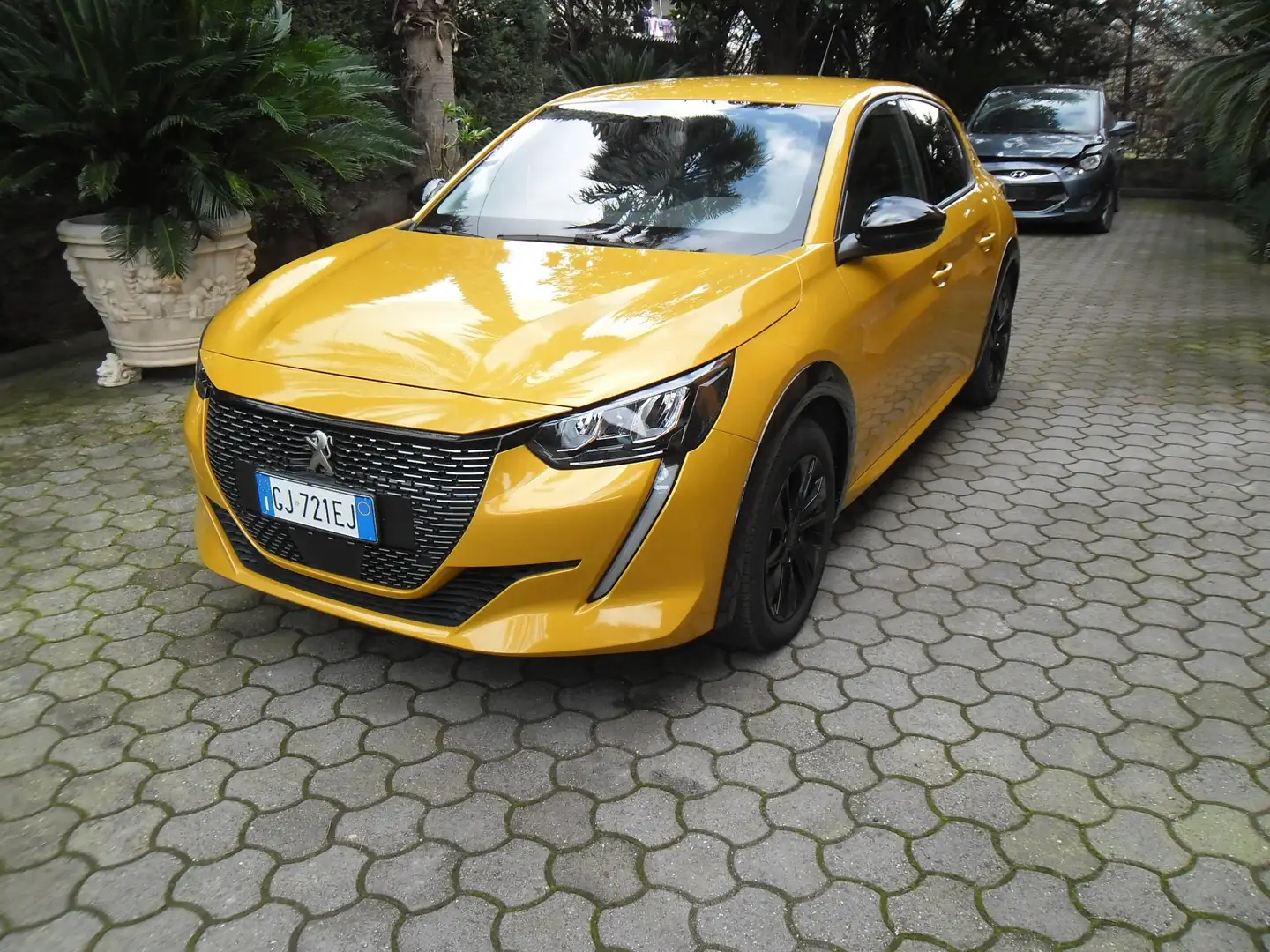 Peugeot 208 e-208 Allure Pack 100kW Jaune - 2