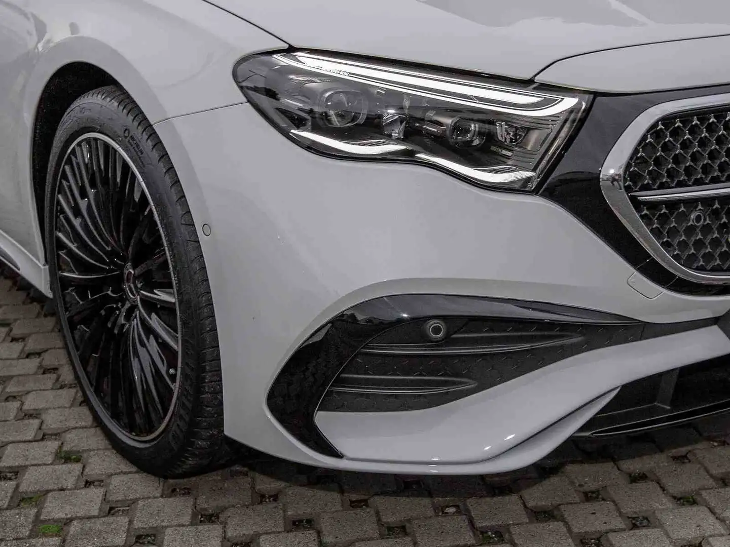 Mercedes-Benz E 300 e AMG MBUX Superscreen+360°+D-LED+Pano+AHK Bianco - 2